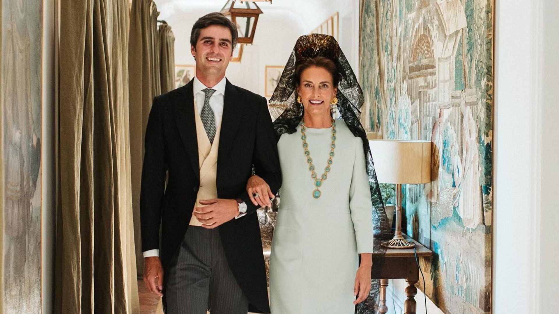 Así se debe llevar la mantilla en una boda según el protocolo: 12 claves de estilo