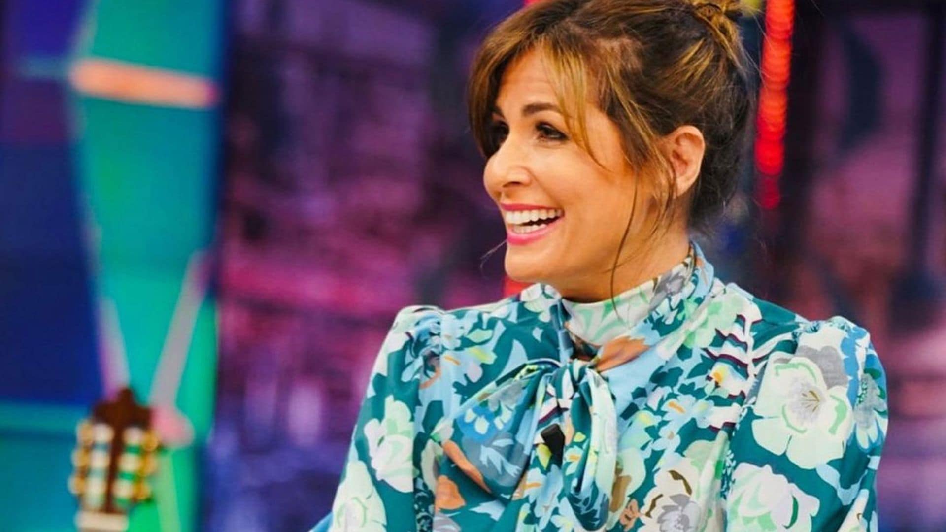 El arriesgado conjunto español de Nuria Roca para las amantes de las flores