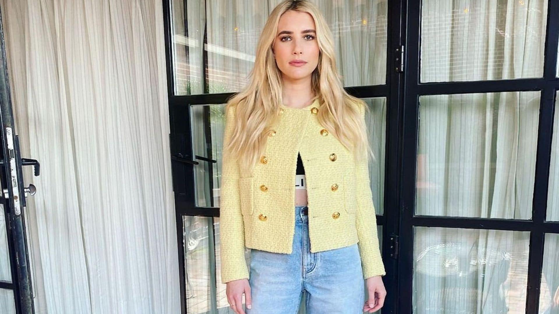 Las chicas bajitas como Emma Roberts eligen este tipo de vaqueros anchos