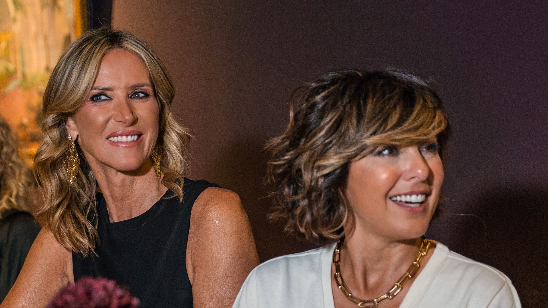Sonsoles Ónega y Alejandra Prat en la presentación de la novela 'El falsificador'