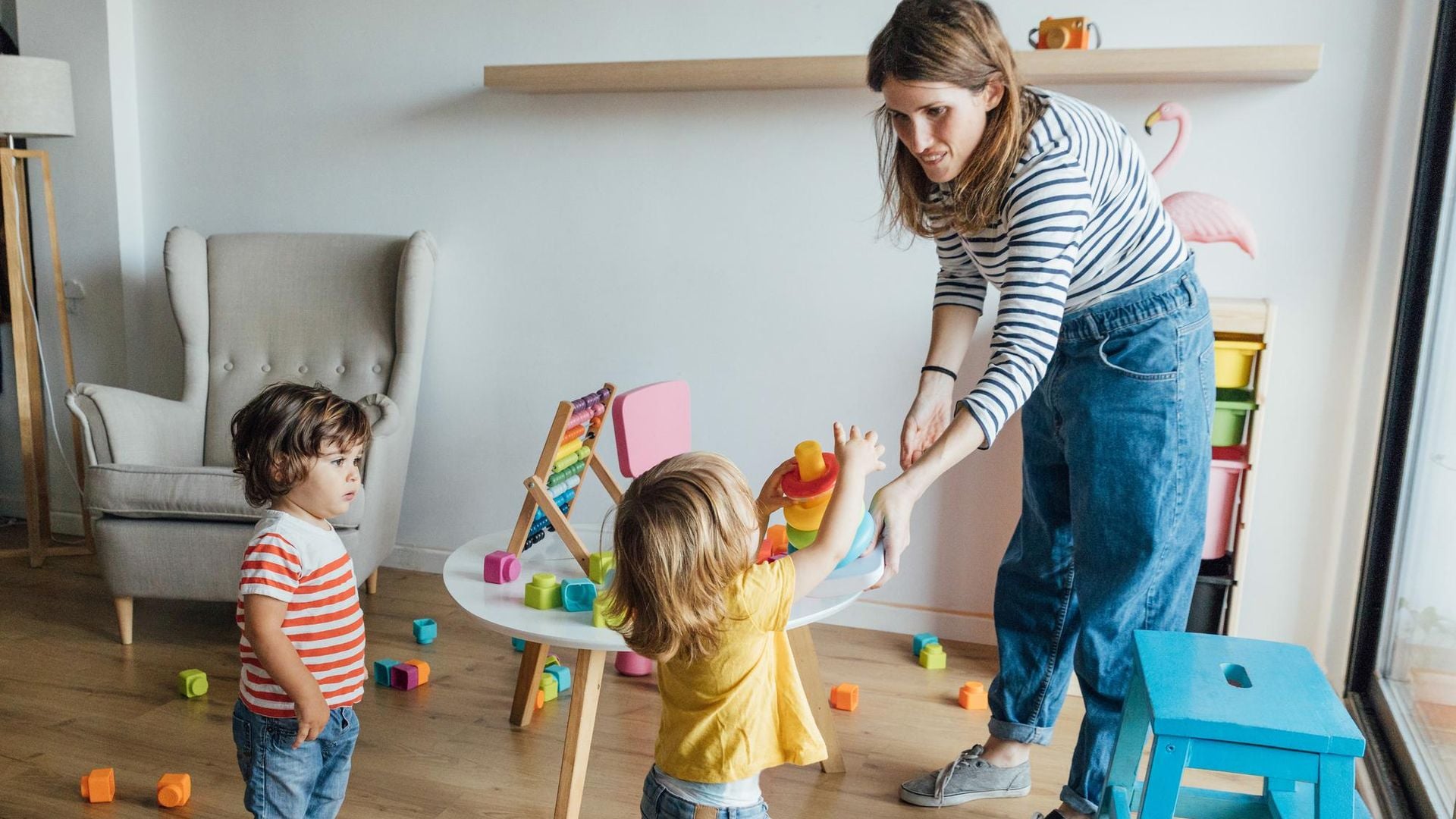 Qué es una madre de día y qué aporta a los niños frente a una escuela infantil