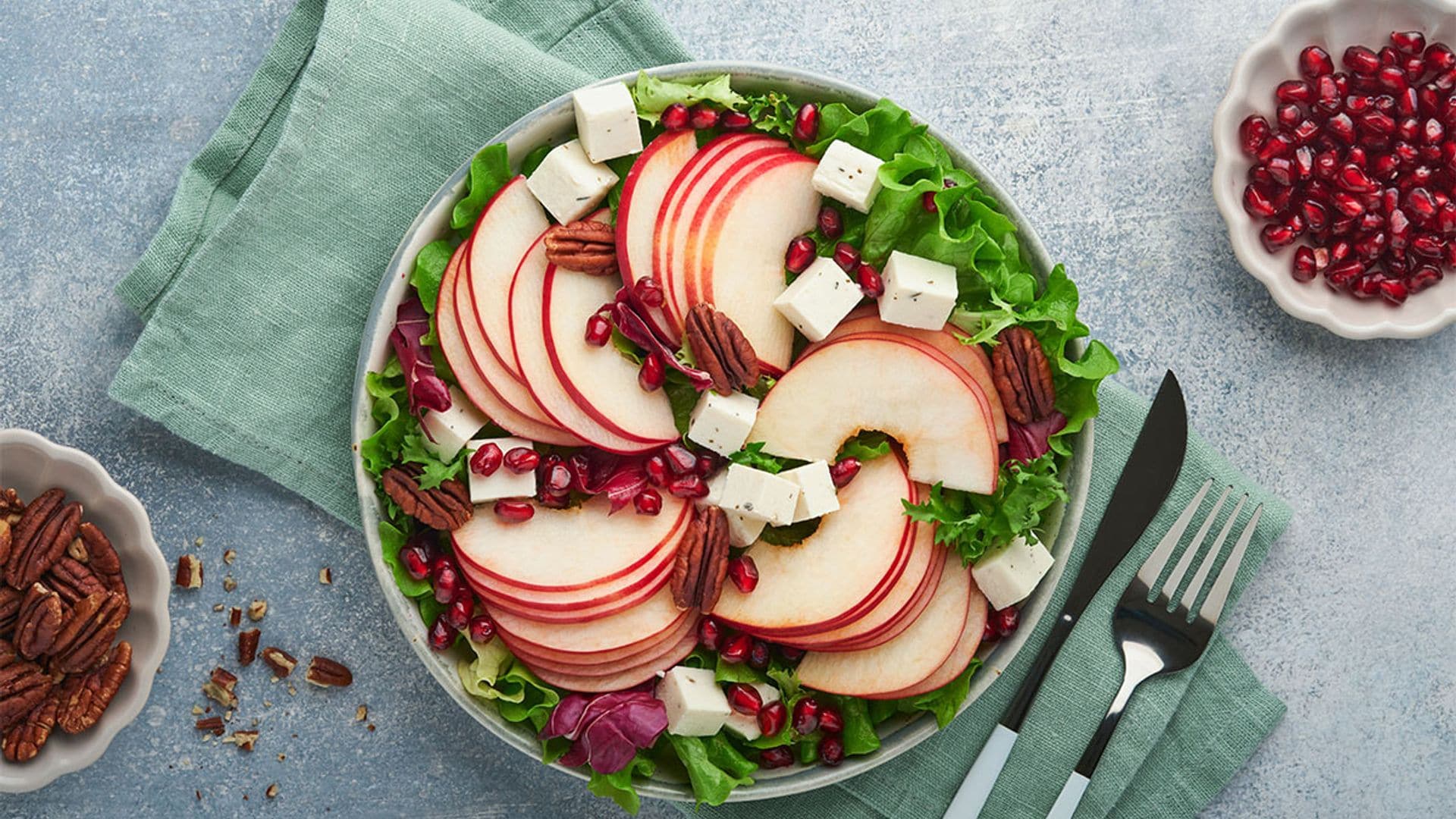 Ensalada de manzana con granada y nueces pecanas