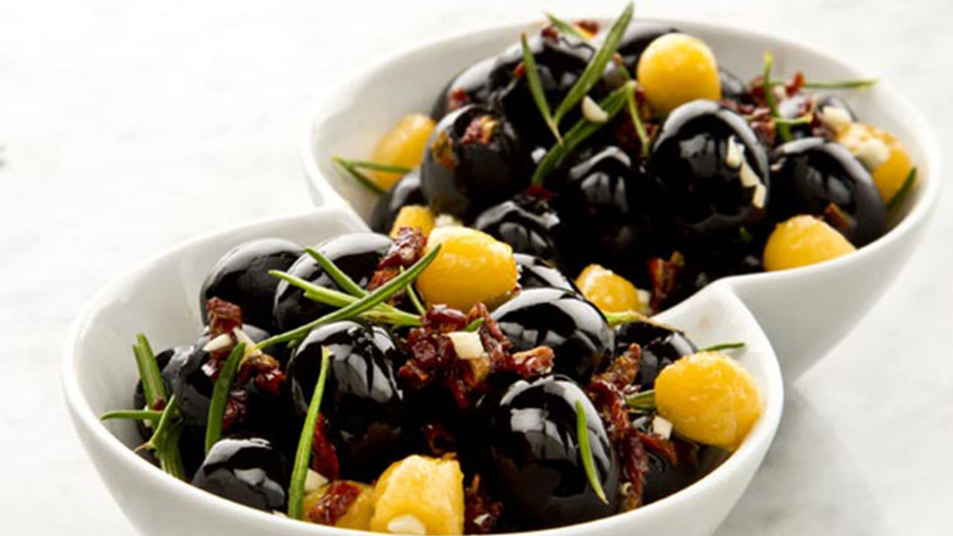 Aceitunas negras de Teruel con aliño de melocotón