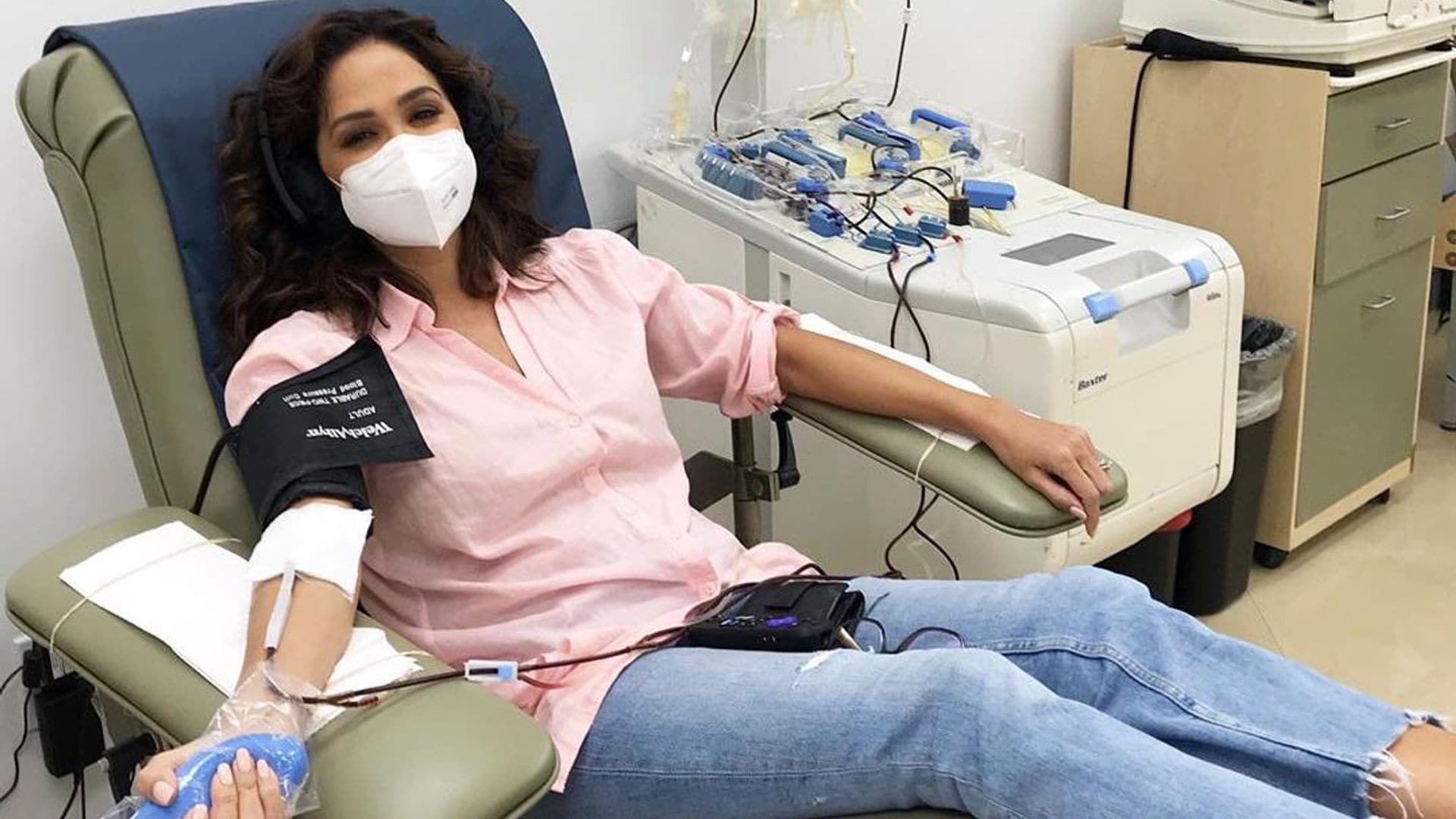 Karla Martínez cumple su promesa y dona su plasma, tras recuperarse del COVID-19