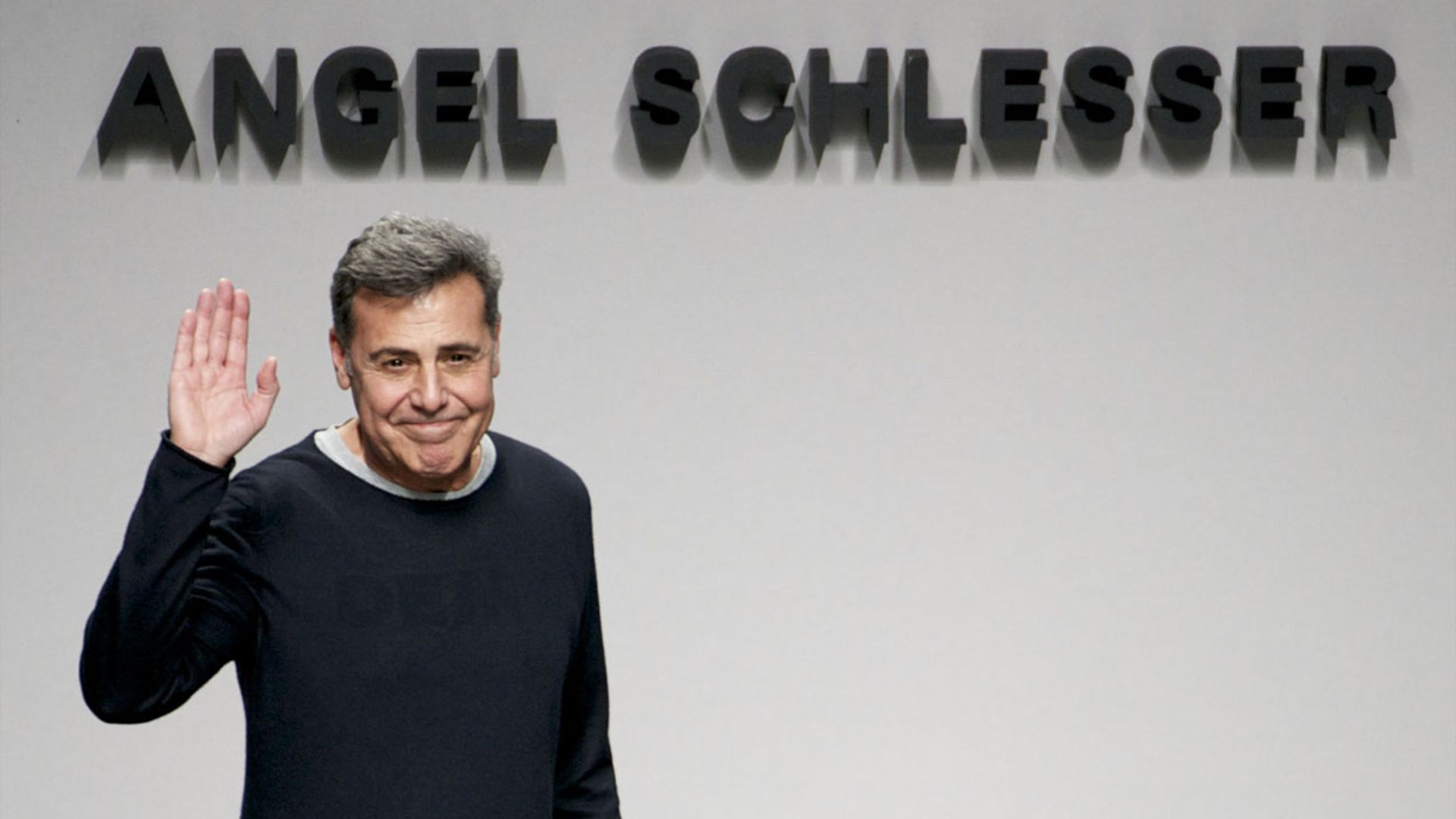 El minimalista Ángel Schlesser, galardonado con el Premio Nacional de Moda 2022