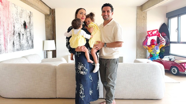 Ivana Rodríguez y Carlos García con sus hijas