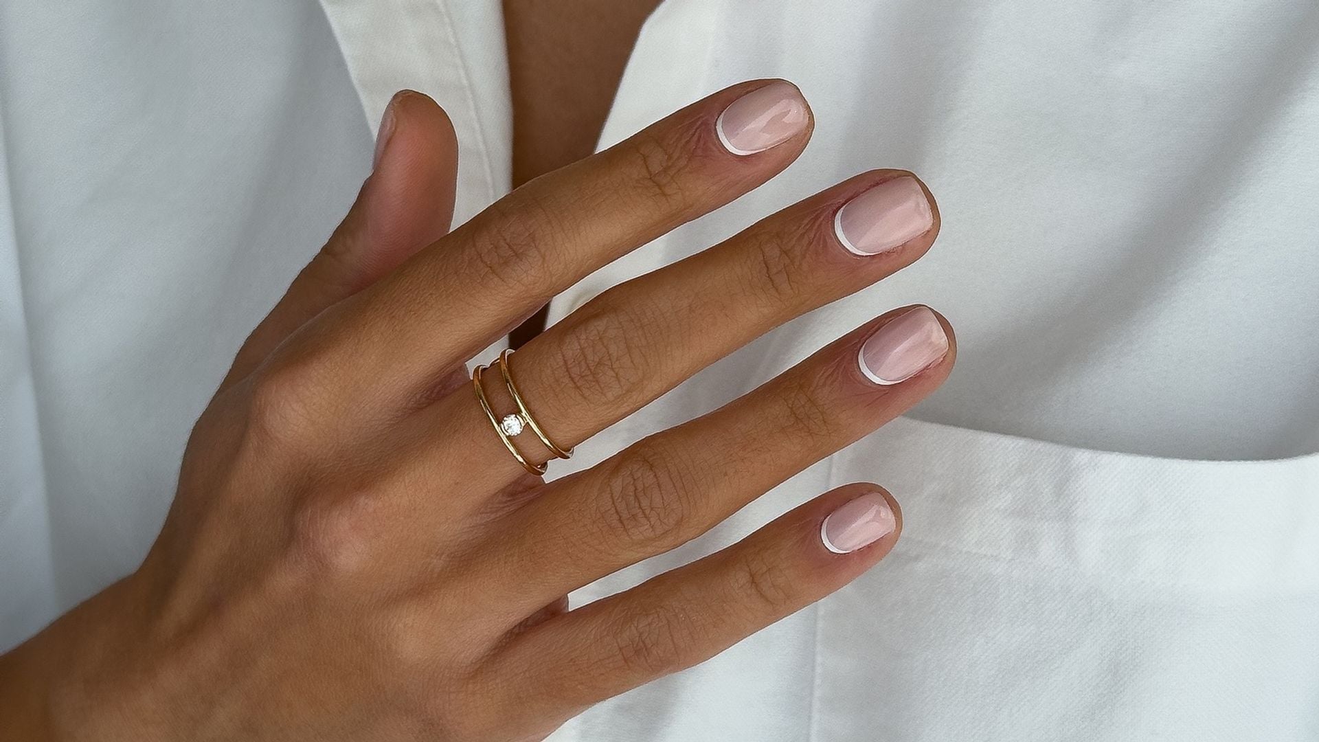 Manicura francesa invertida