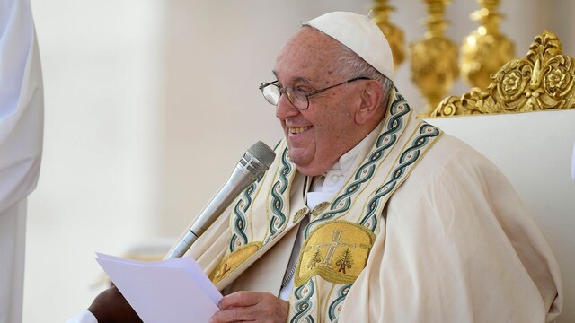 El médico indica que su círculo más cercano estaba con lágrimas en los ojos en la primera crisis del Papa, la cual se dio 14 días después de su ingreso.
