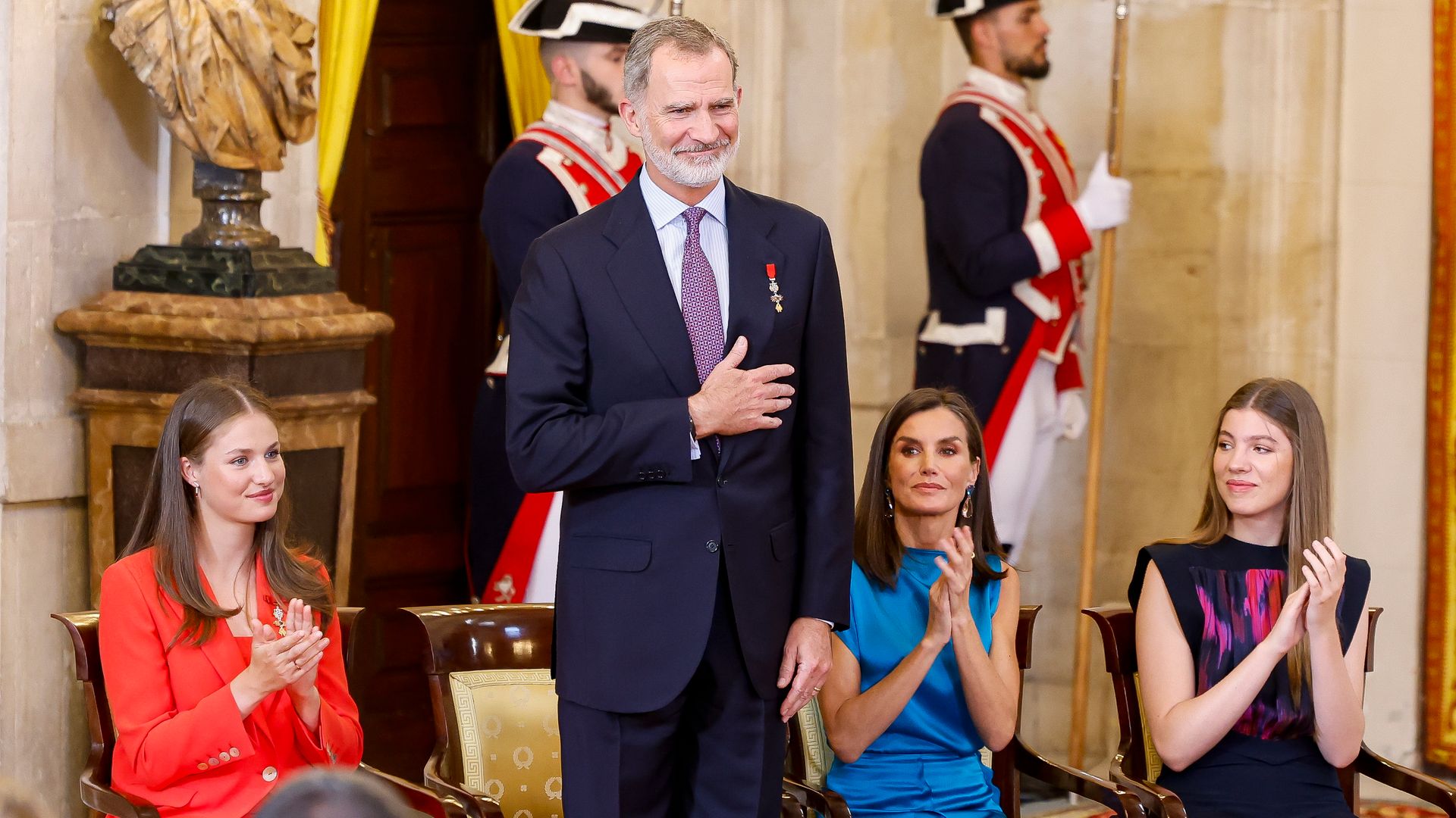 El rey Felipe estrena lema: 'Servicio, compromiso y deber'