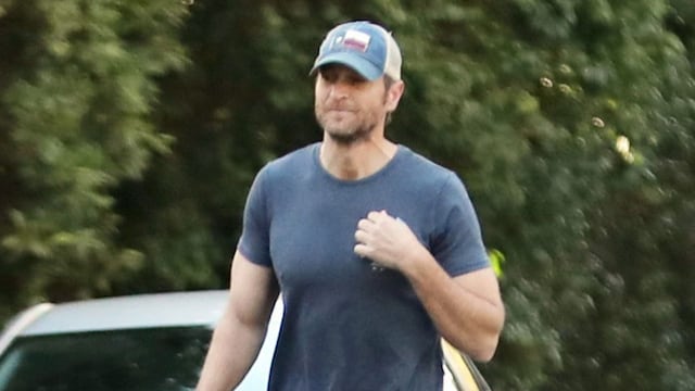 John Miller reaparece en casa de su novia, Jennifer Garner, tras las fotos de ella con Ben Affleck