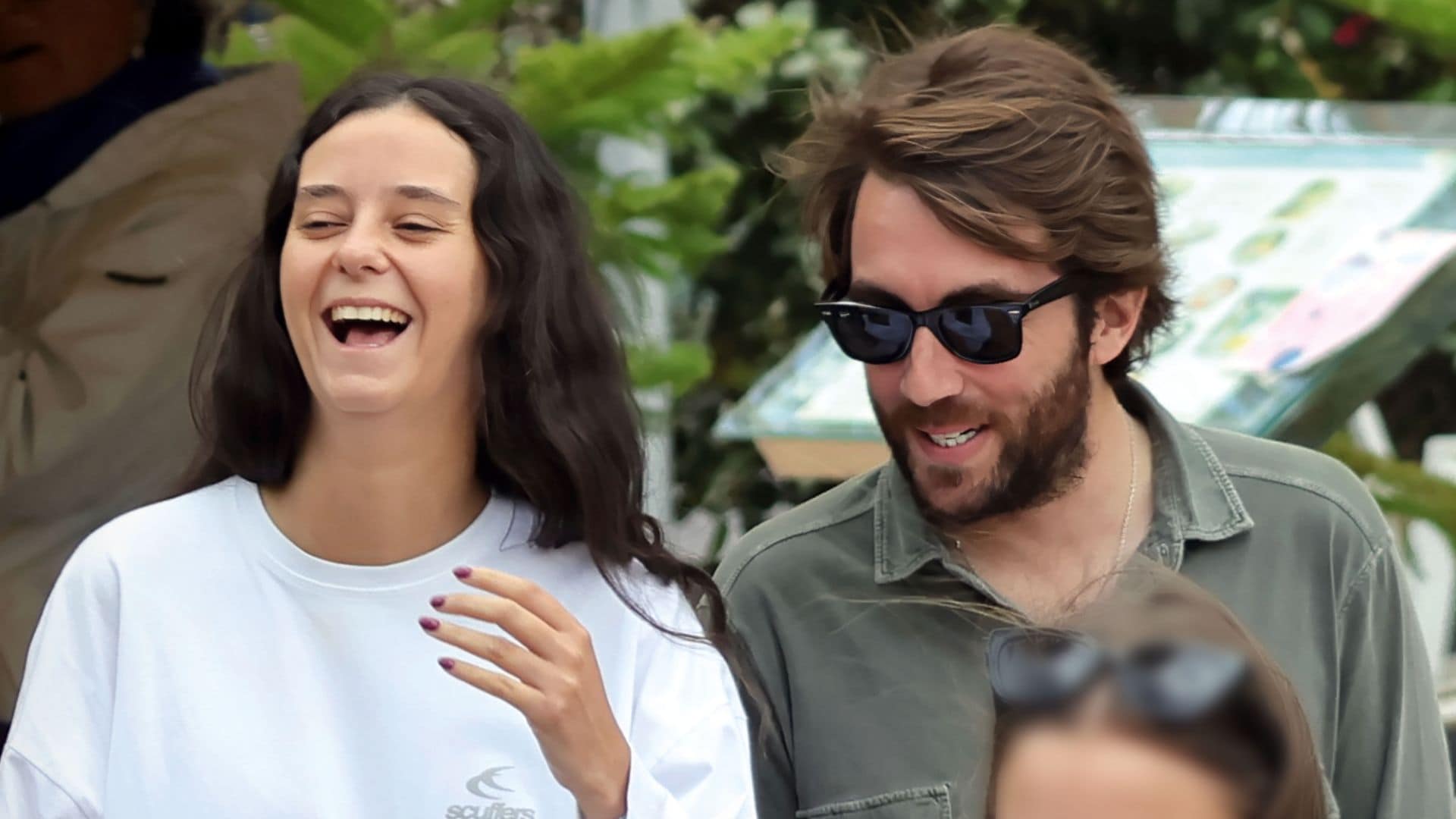 Victoria de Marichalar, riéndose, durante su paseo con Borja Moreno