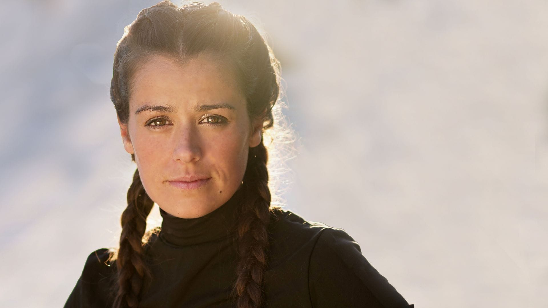 Hablamos con Isabel Aaiún de su fenómeno ‘Potra salvaje’: de cómo la canción estuvo en un cajón a su faceta de jinete y cetrera
