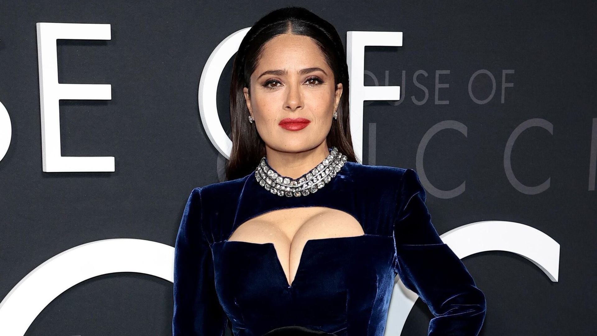 Salma Hayek se asocia con TelevisaUnivision para crear contenido en español