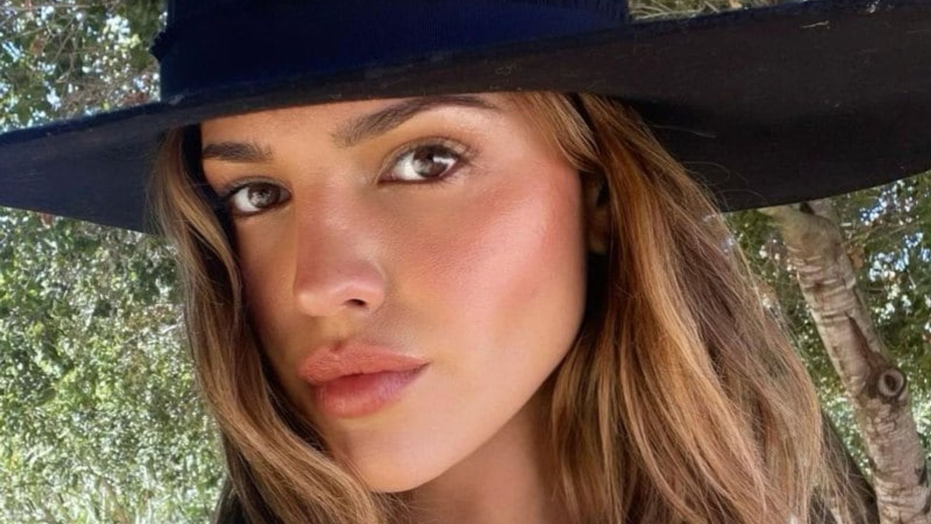 'Siempre conmigo', Eiza González recuerda a su padre en una fecha muy significativa