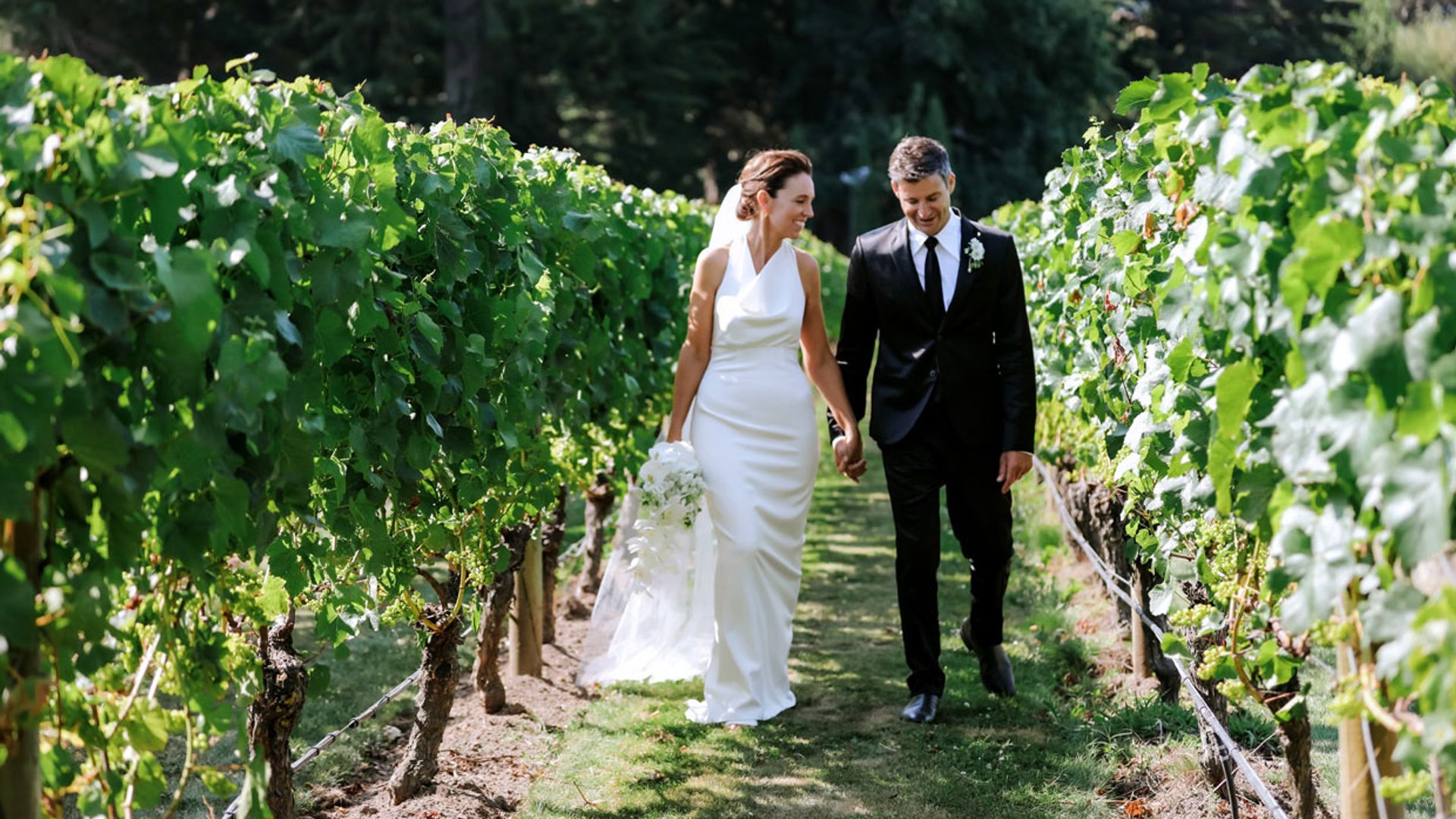 La romántica y espectacular boda de Jacinda Ardern, ex primera ministra de Nueva Zelanda, en uno de los viñedos más bonitos del mundo