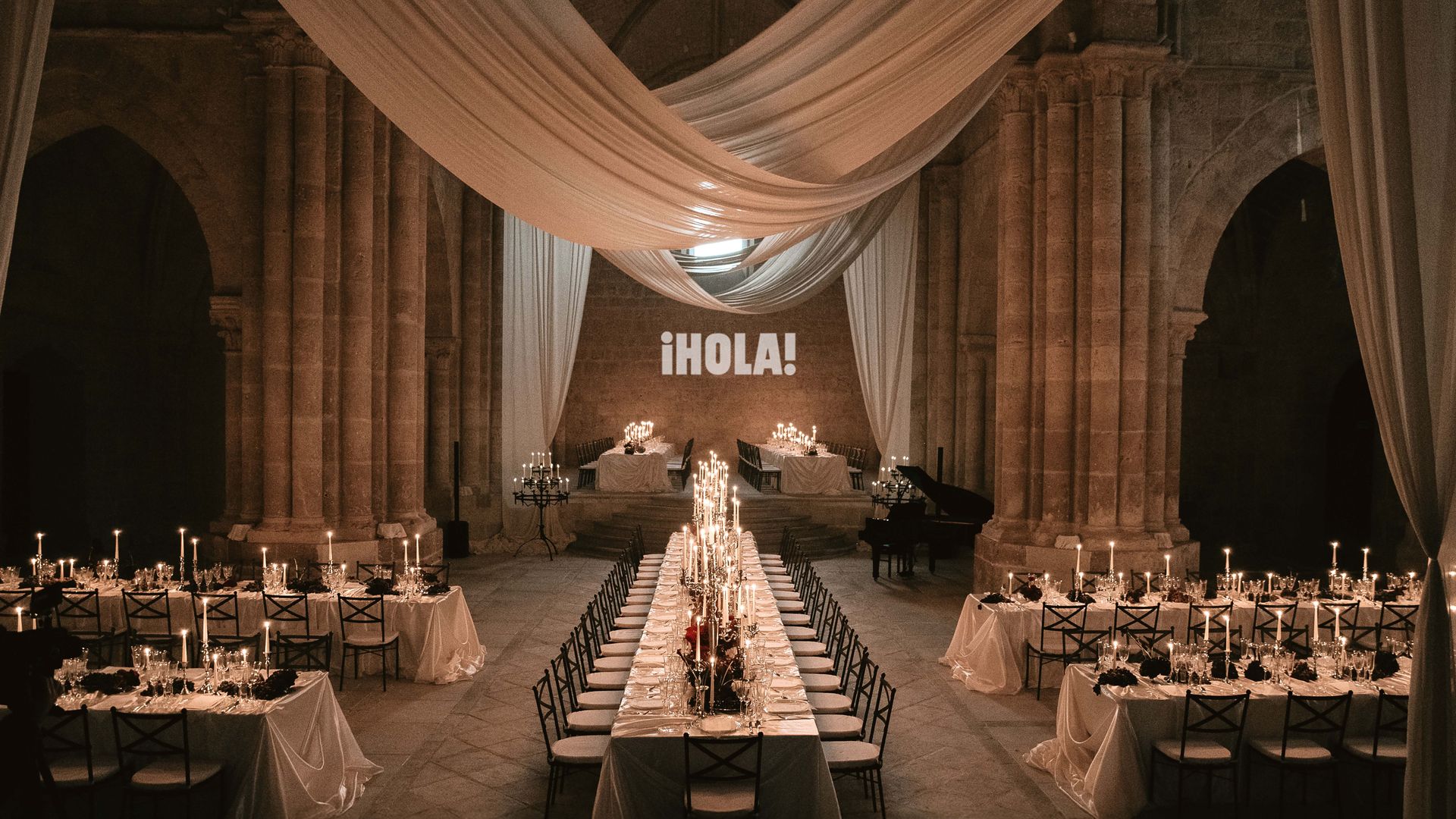 la capilla de la abadía de Santa María de Retuerta, lugar en el que tuvo lugar la ceremonia civil y la cena, decorada con decenas de velas y con telas que colgaban desde el techo