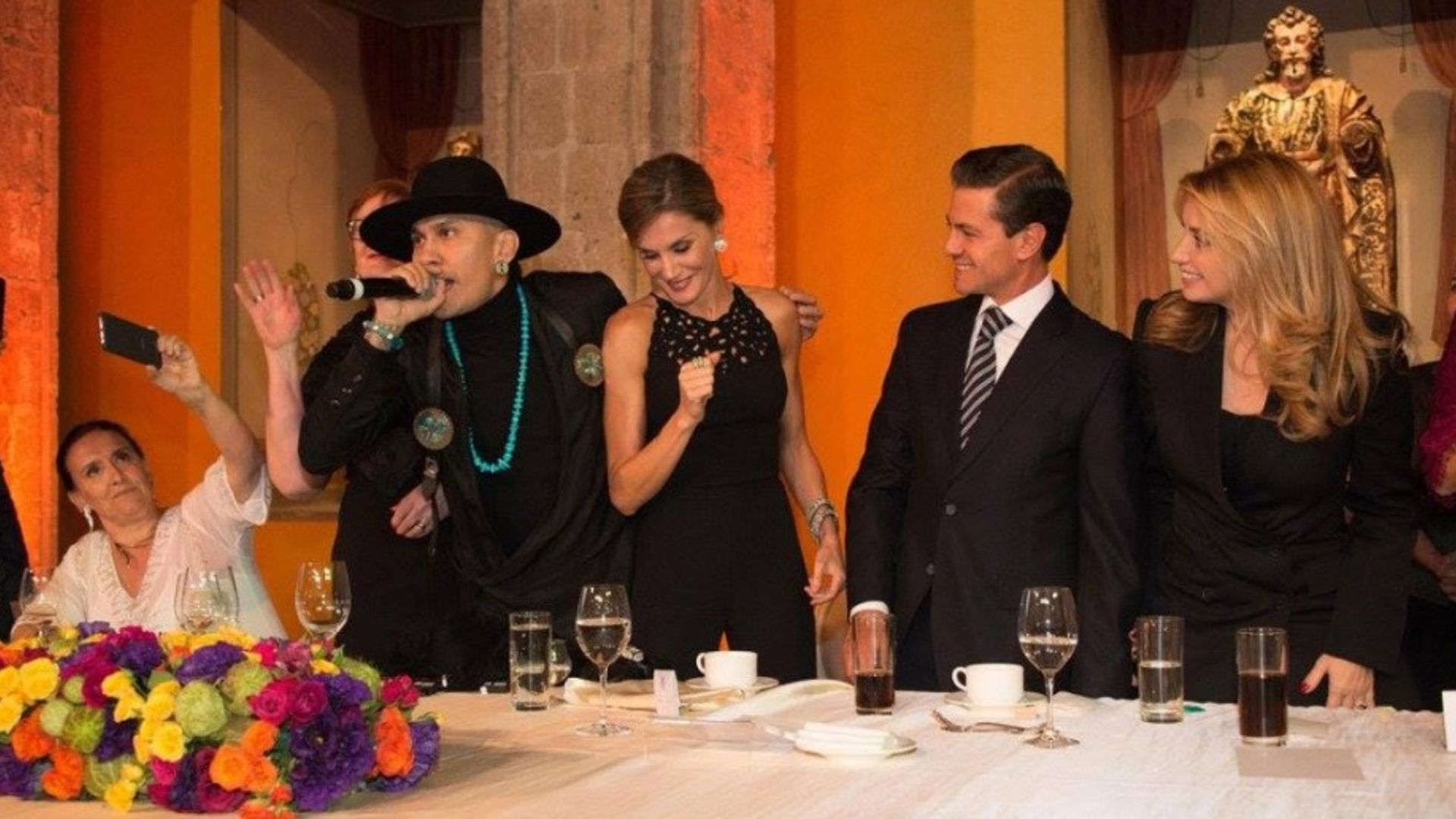 VIDEO: La divertida cena de bienvenida en México con doña Letizia moviéndose a ritmo de Taboo