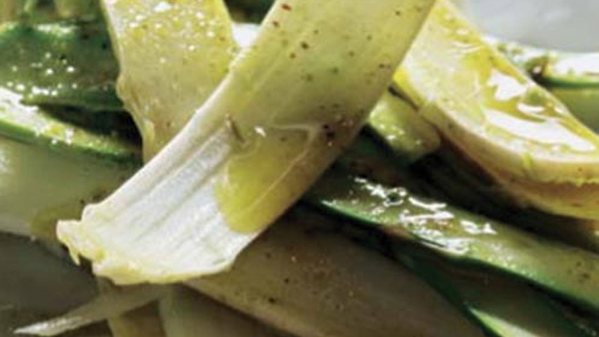 Ensalada de espárragos a la vinagreta de pistachos