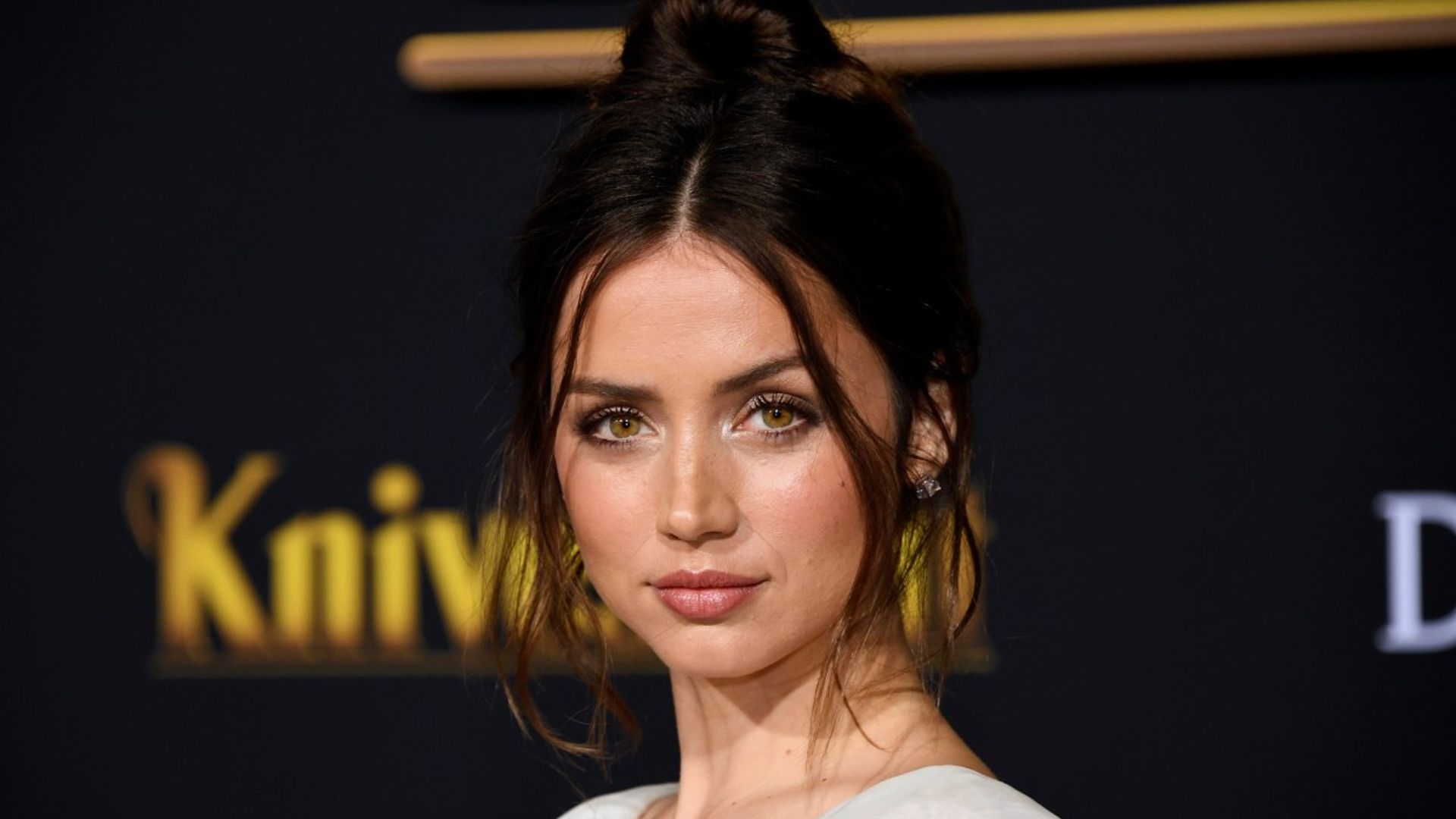 portada ana armas