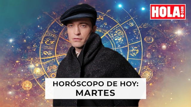 Robert Pattison en primer plano, de fondo la rueda del zodiaco