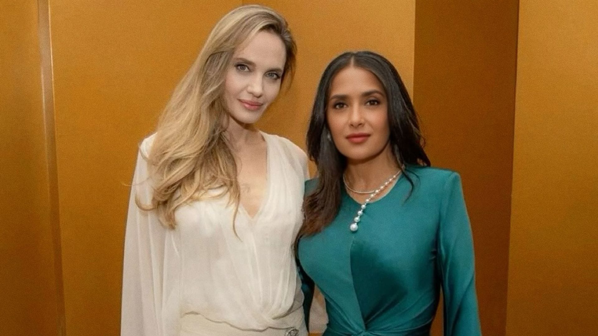 La emoción de Salma Hayek tras la nominación a los Golden Globes de su amiga Angelina Jolie