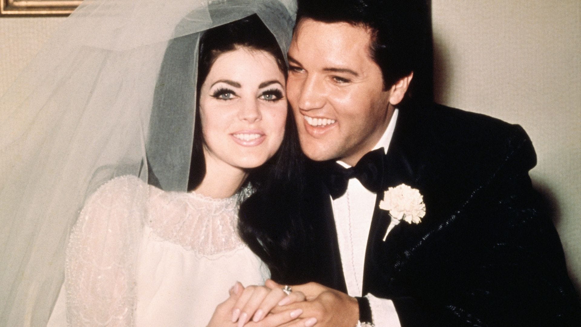 Priscilla Presley se enfrenta a una demanda en la que la acusan de "empujar" a la muerte a Elvis: "Ejerció una presión indebida sobre él"