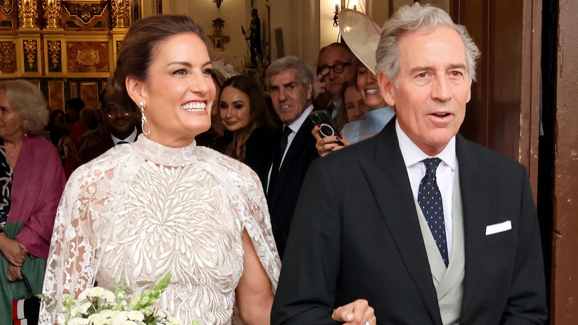Las imágenes exclusivas de la elegante boda a la que acudió el rey Felipe: el enlace de Carlos Fernández de Araoz y Conchita Calderón que reunió a la alta sociedad
