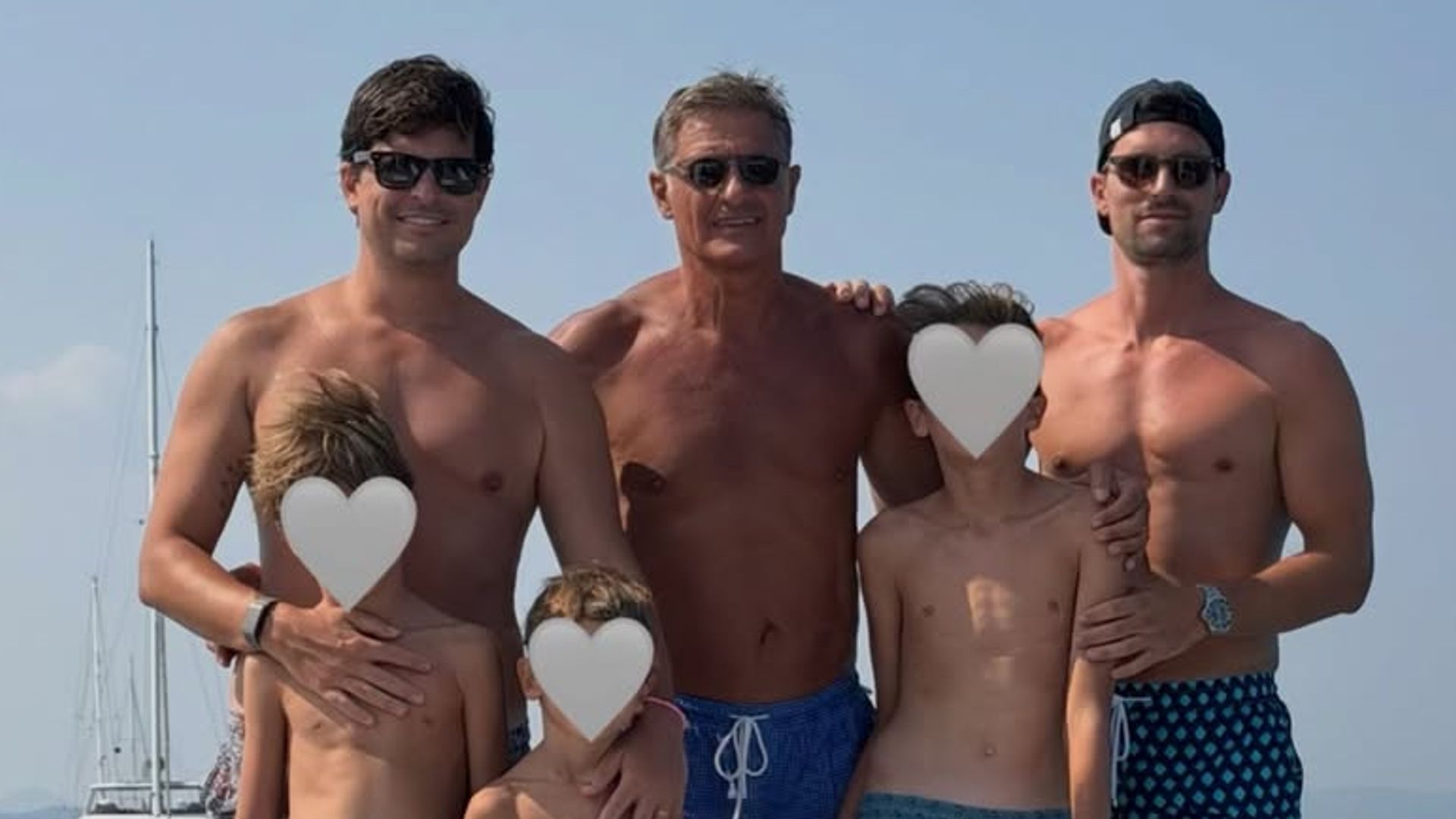 Míchel González, con sus hijos y nietos