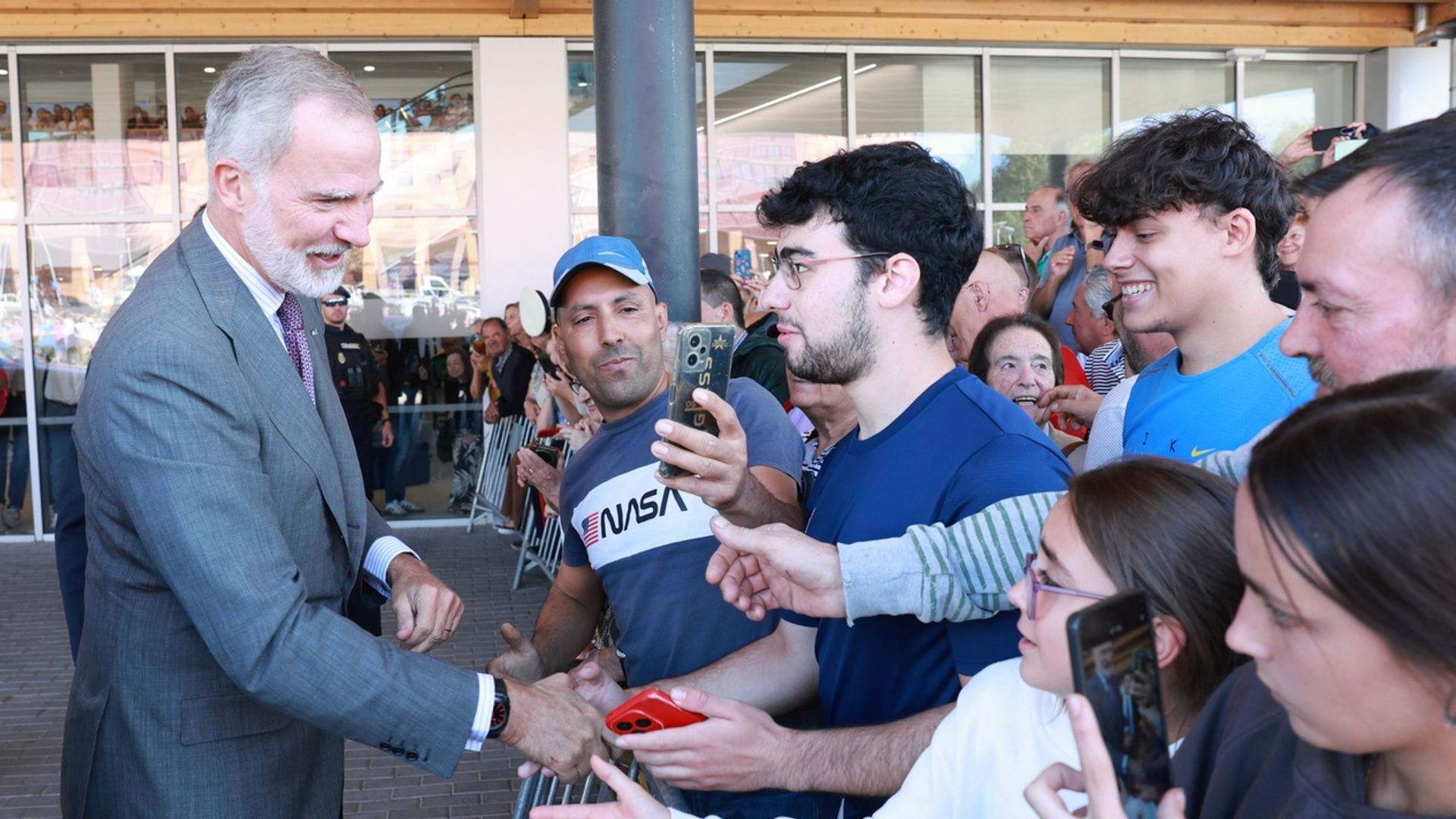 El rey Felipe a su llegada al Hospital Universitario Santa Bárbara de Soria 