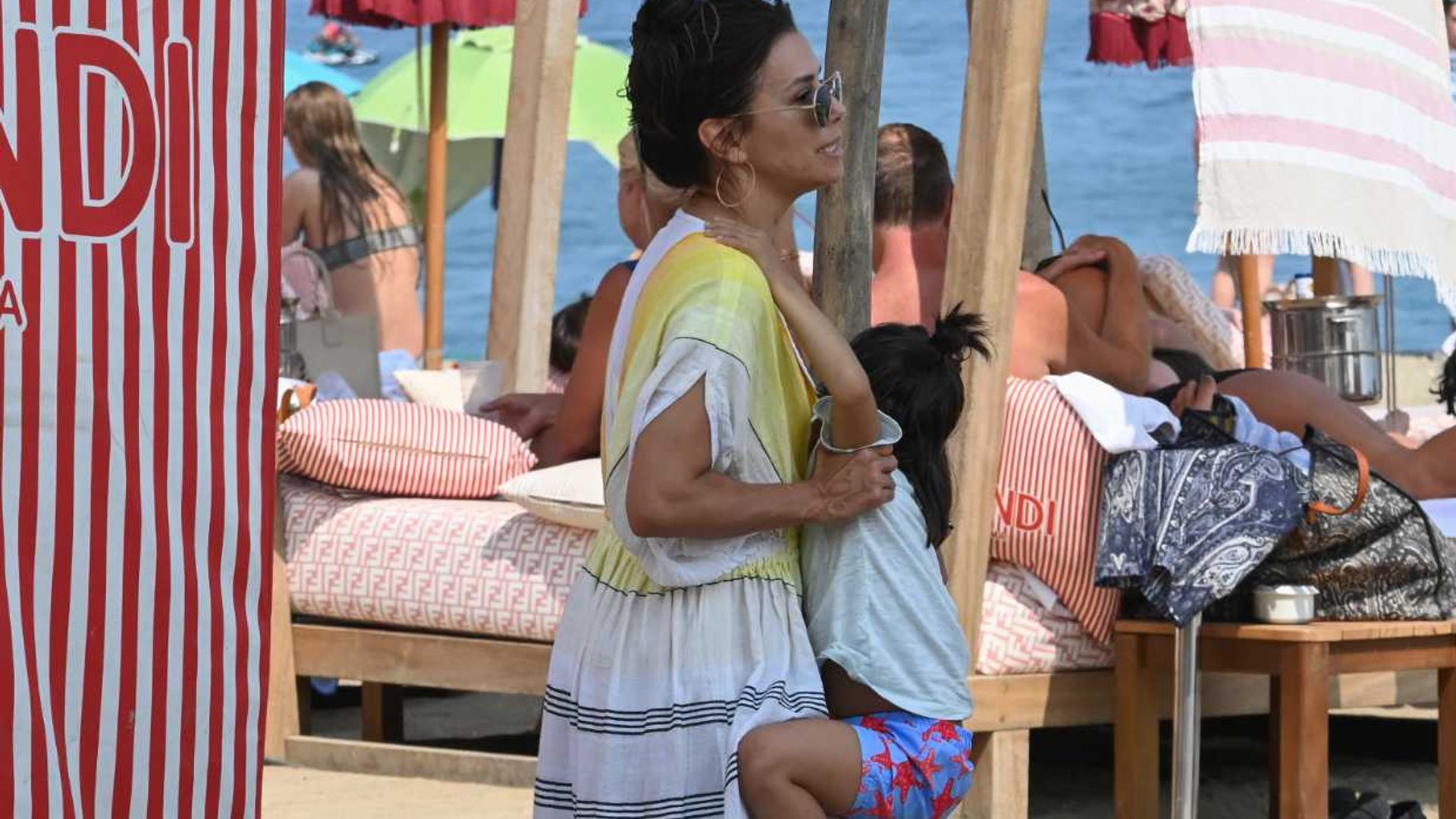 Las tiernas imágenes de Eva Longoria y su hijo durante sus vacaciones en su refugio marbellí