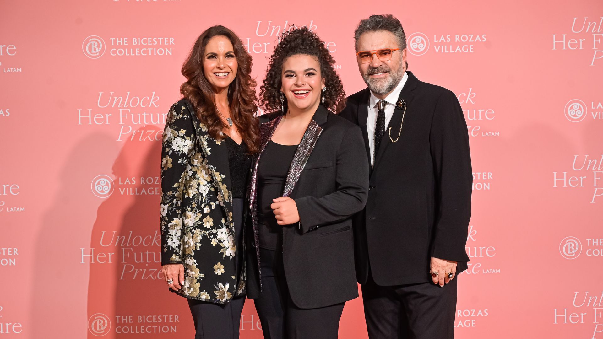 Como nunca, Lucero Mijares habla de las parejas que han tenido sus padres