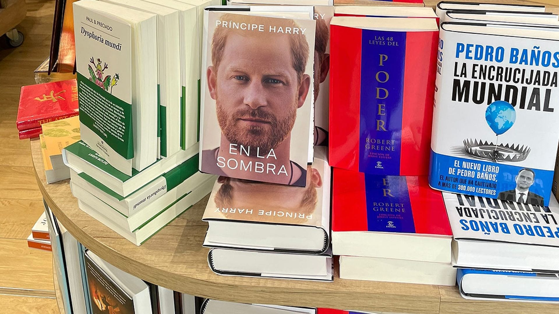 Ya tenemos la autobiografía del príncipe Harry, 'En la sombra'