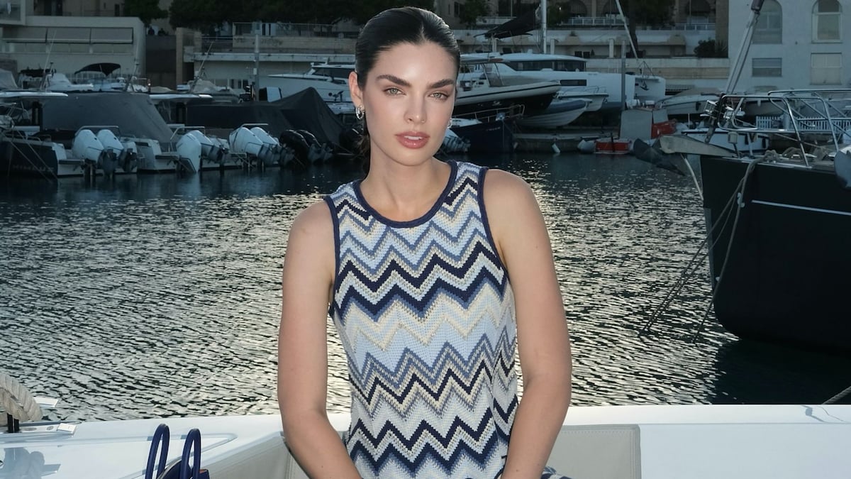 El estiloso look  zigzag  de Nadia Ferreira para navegar por Mallorca junto a Marc Anthony