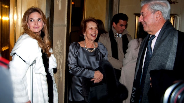 Genoveva Casanova, con la familia Vargas Llosa en 2010