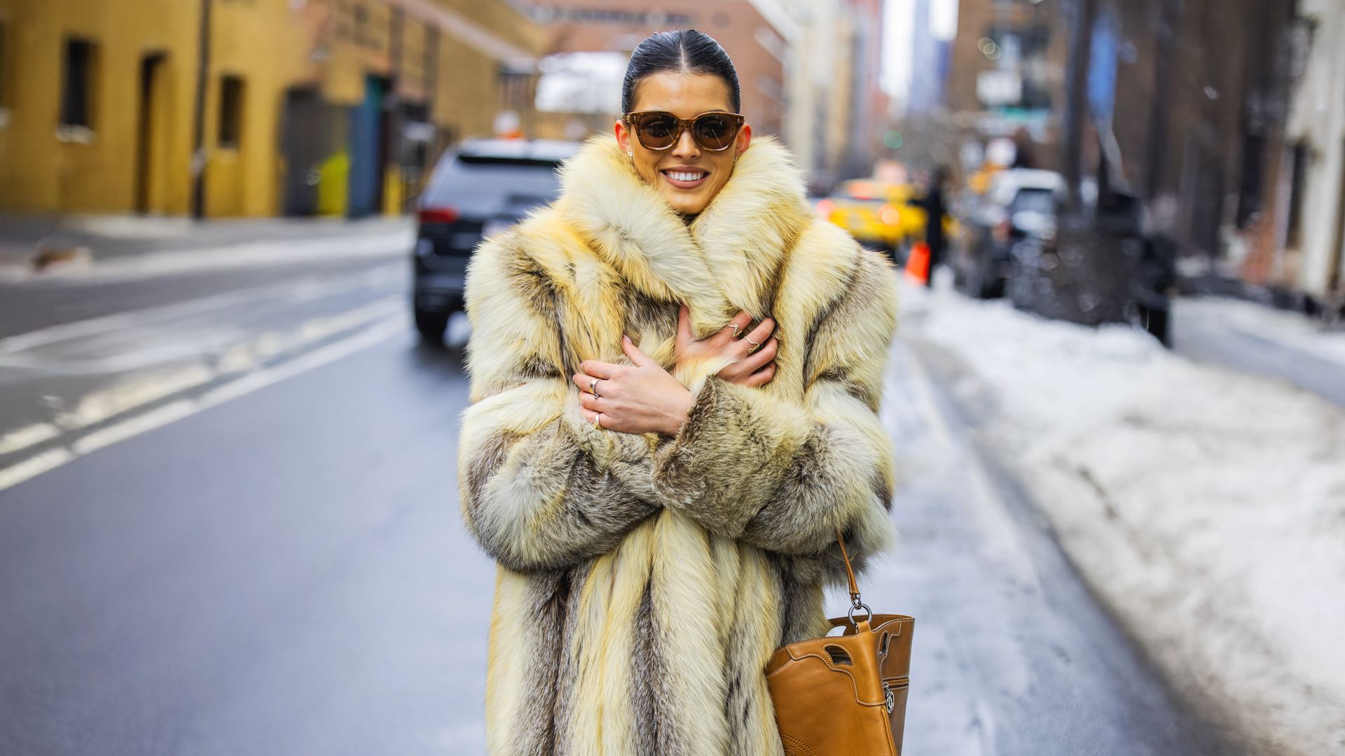 Trucos para llevar un abrigo de pelo y cuidarlo para que te dure años