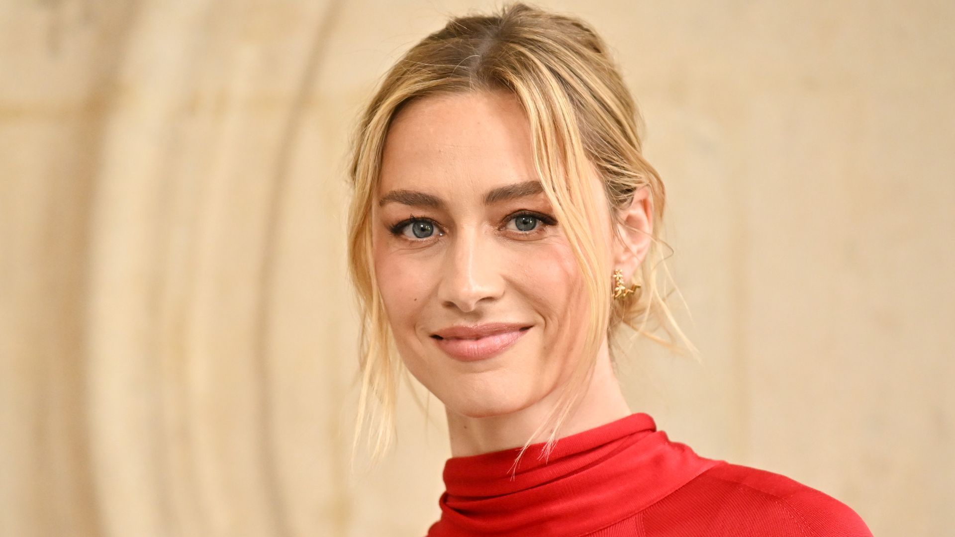 De Beatrice Borromeo a la reina Letizia: 11 'royals' que siempre nos inspiran con sus peinados naturales y clásicos