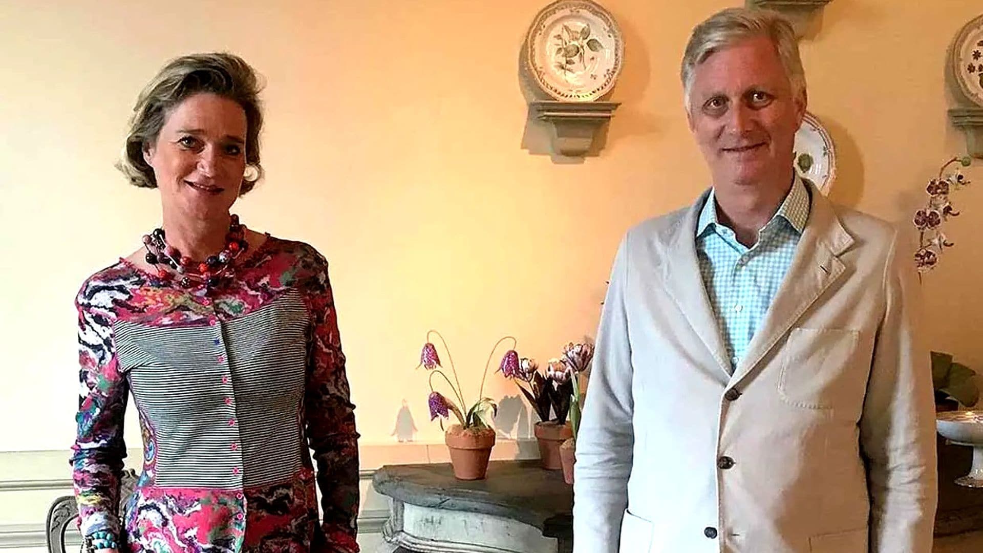 La princesa Delphine recuerda cómo fue el primer encuentro con su hermano, el rey Felipe de Bélgica