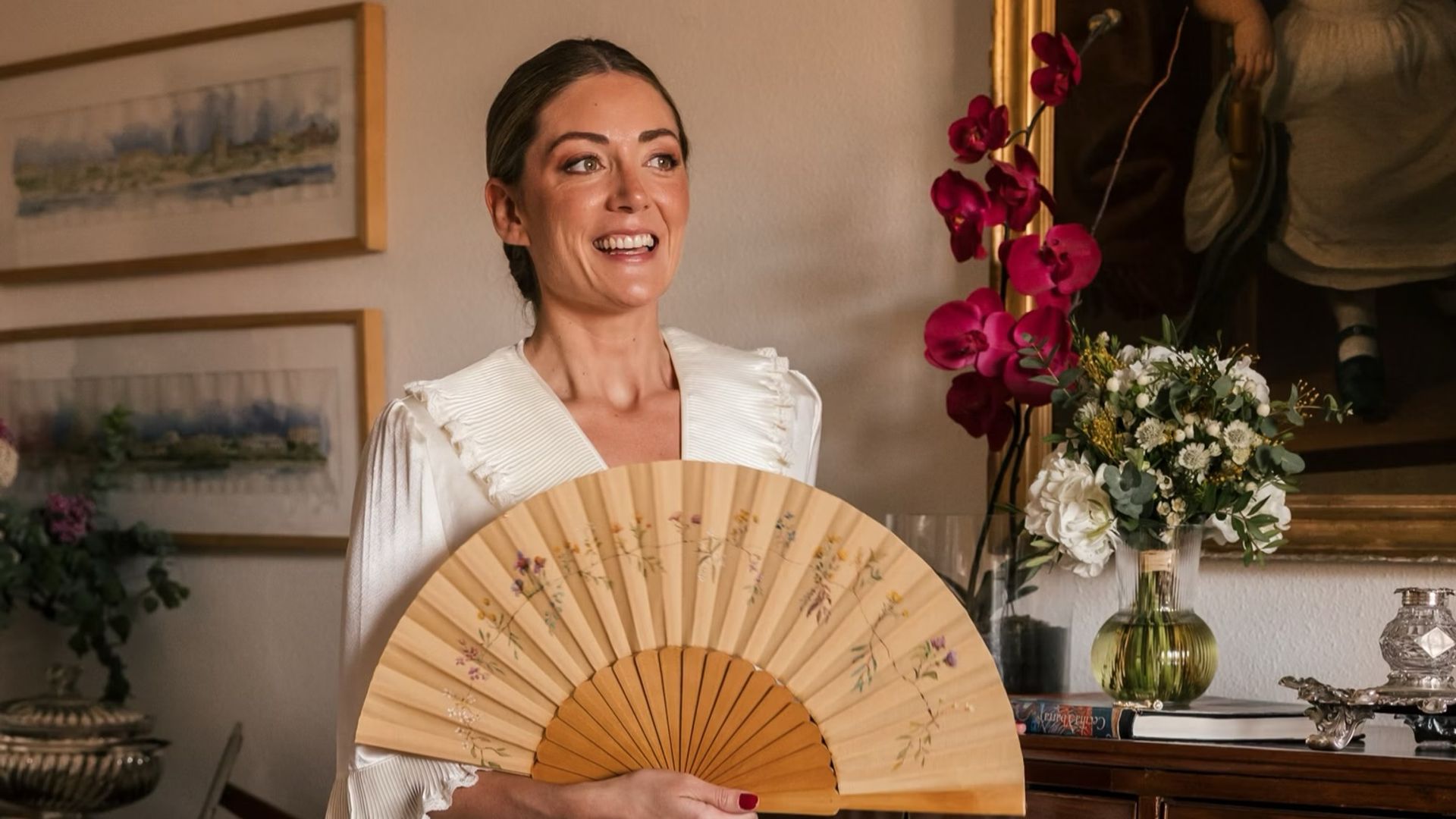 De un ramo de vidrio a un abanico pintado a mano: 8 alternativas que podrías regalar a tu mejor amiga (o hermana) el día de su boda