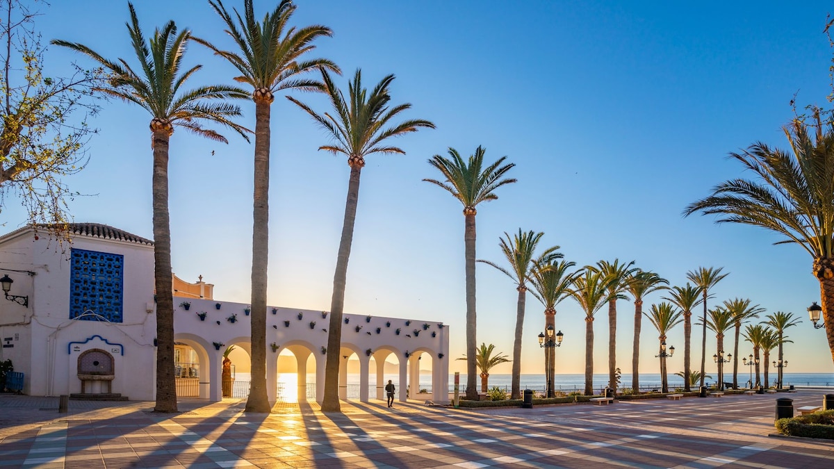 Una escapada de invierno: destinos costeros españoles donde disfrutar de las temperaturas más altas del país