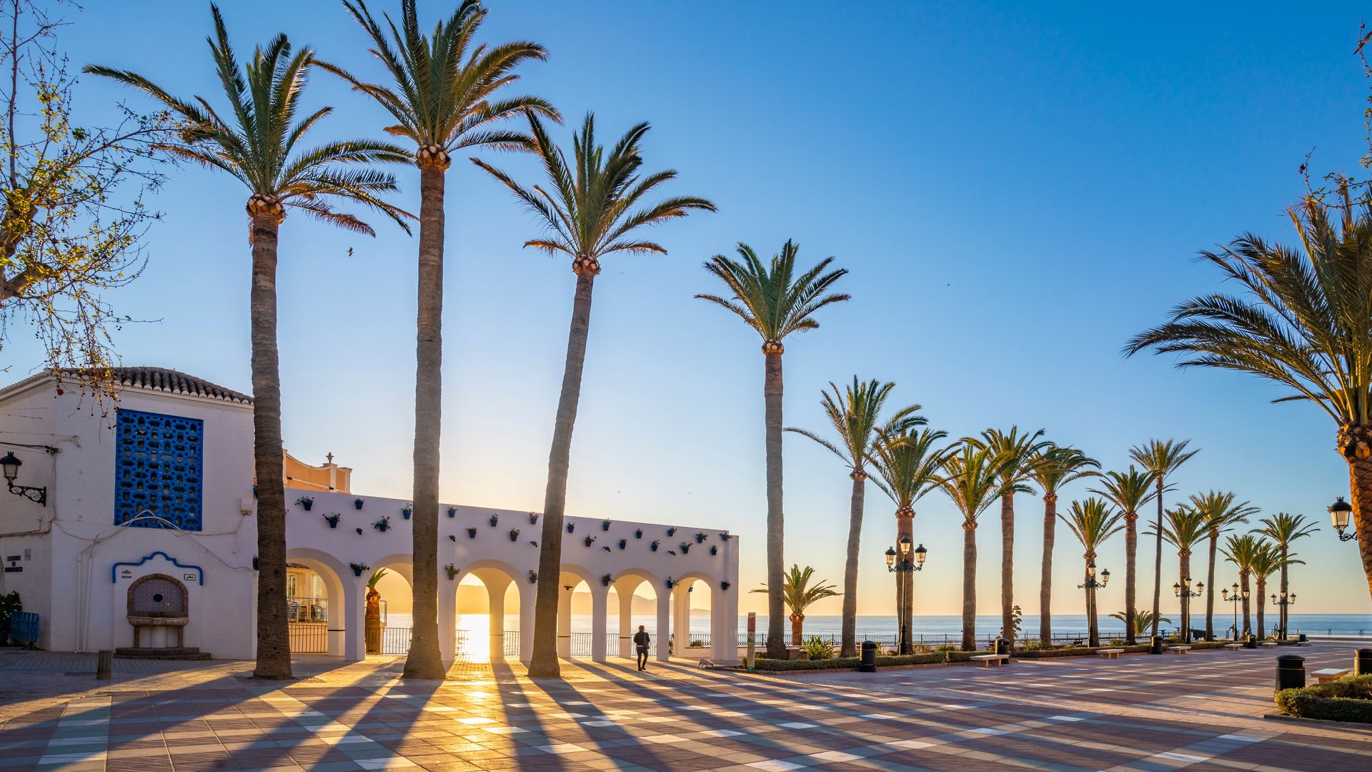 Una escapada de invierno: destinos costeros españoles donde disfrutar de las temperaturas más altas del país