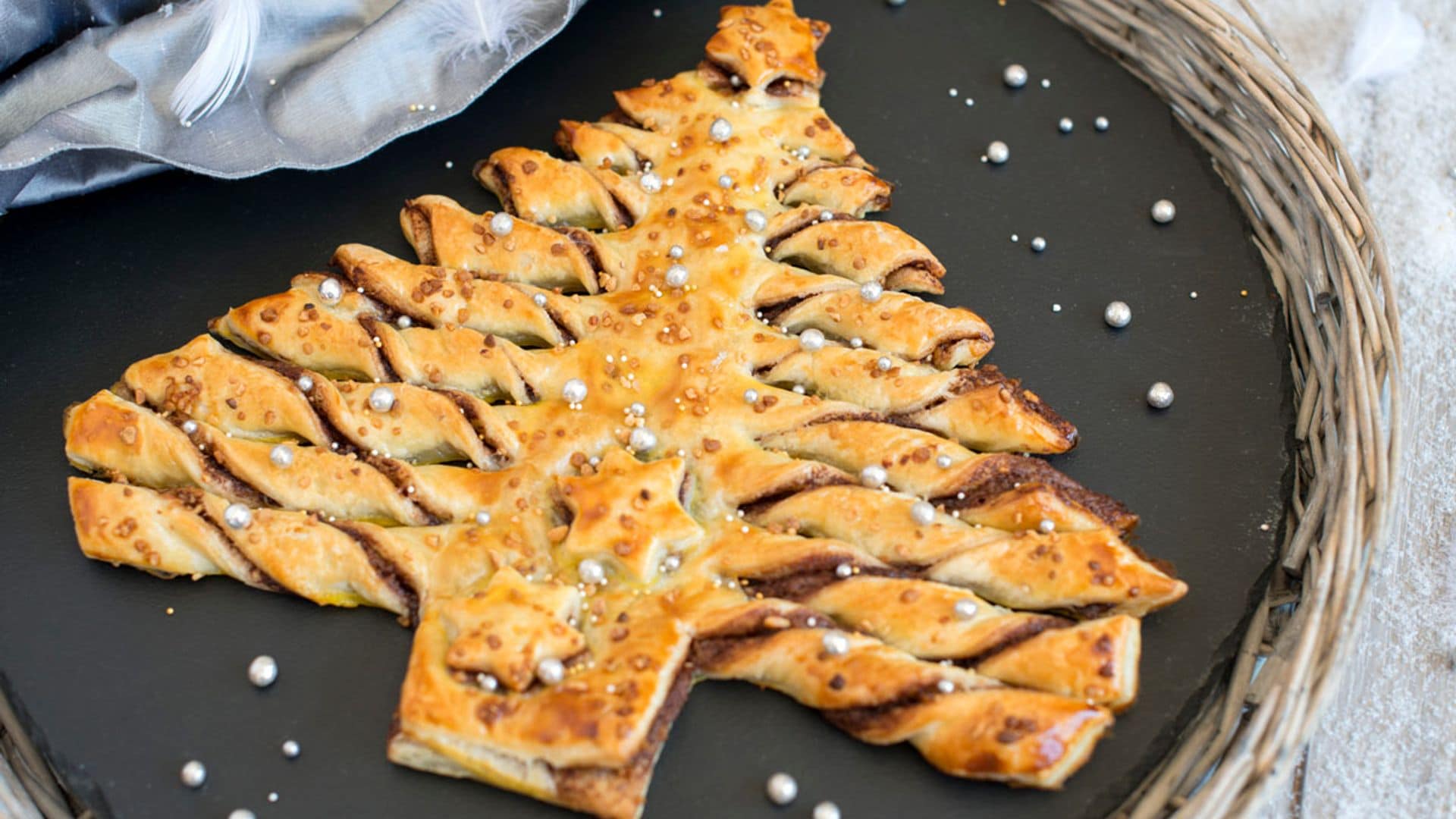 Abeto de hojaldre con crema de chocolate