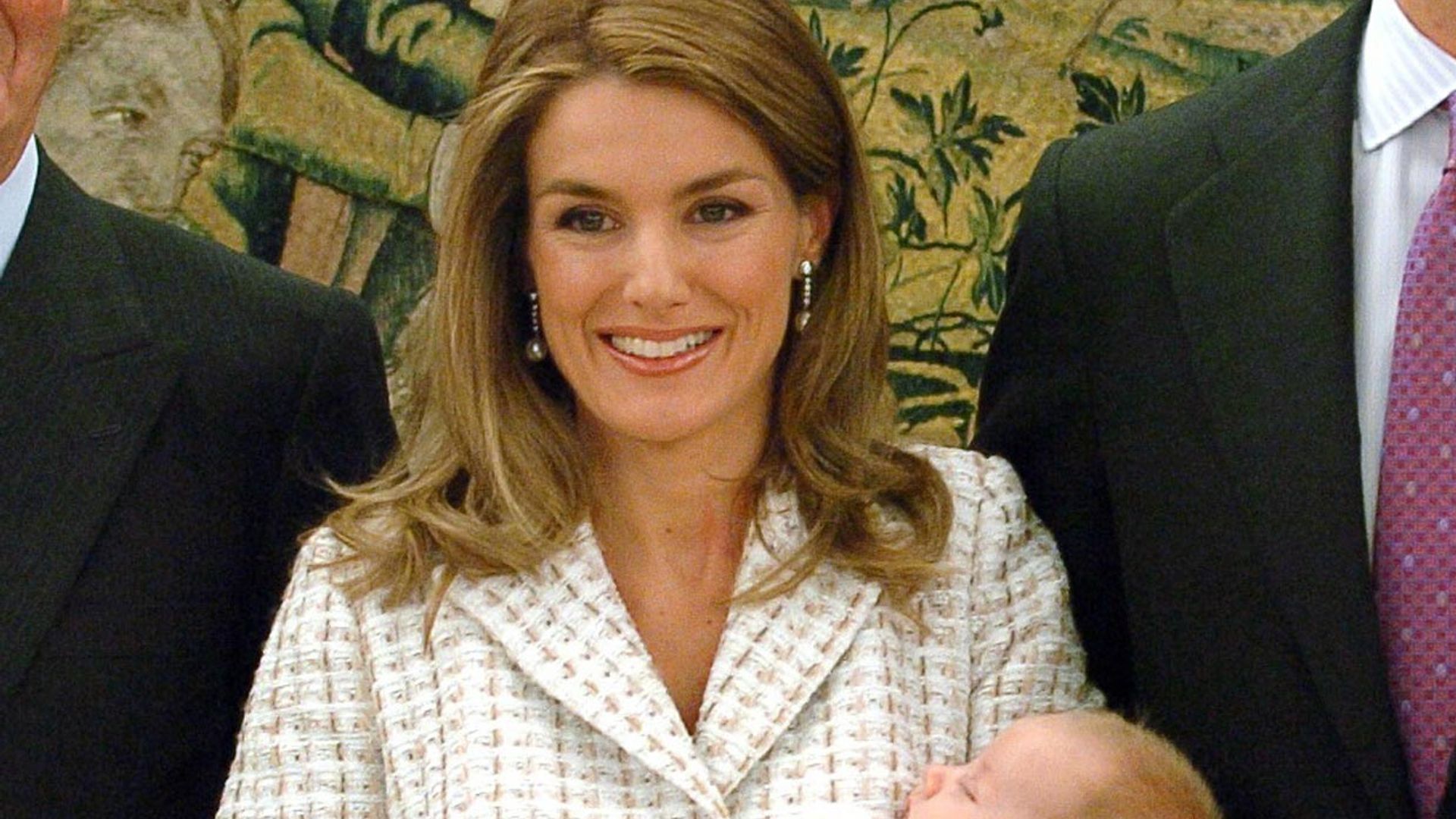 El vestido de 'tweed' que llevó la Reina en el bautizo de Leonor hace 15 años y podría recuperar hoy