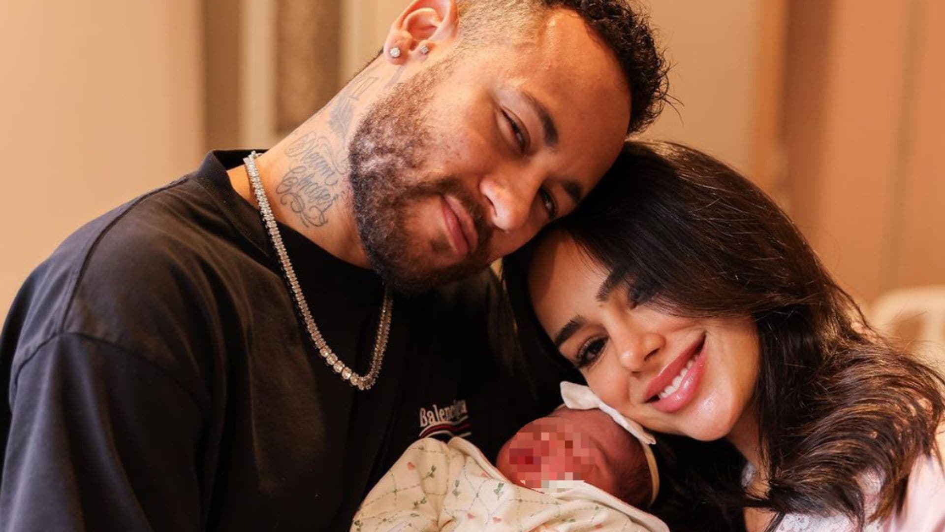 Neymar y Bruna Biancardi dan la bienvenida a su primera hija en común y comparten unas tiernas imágenes