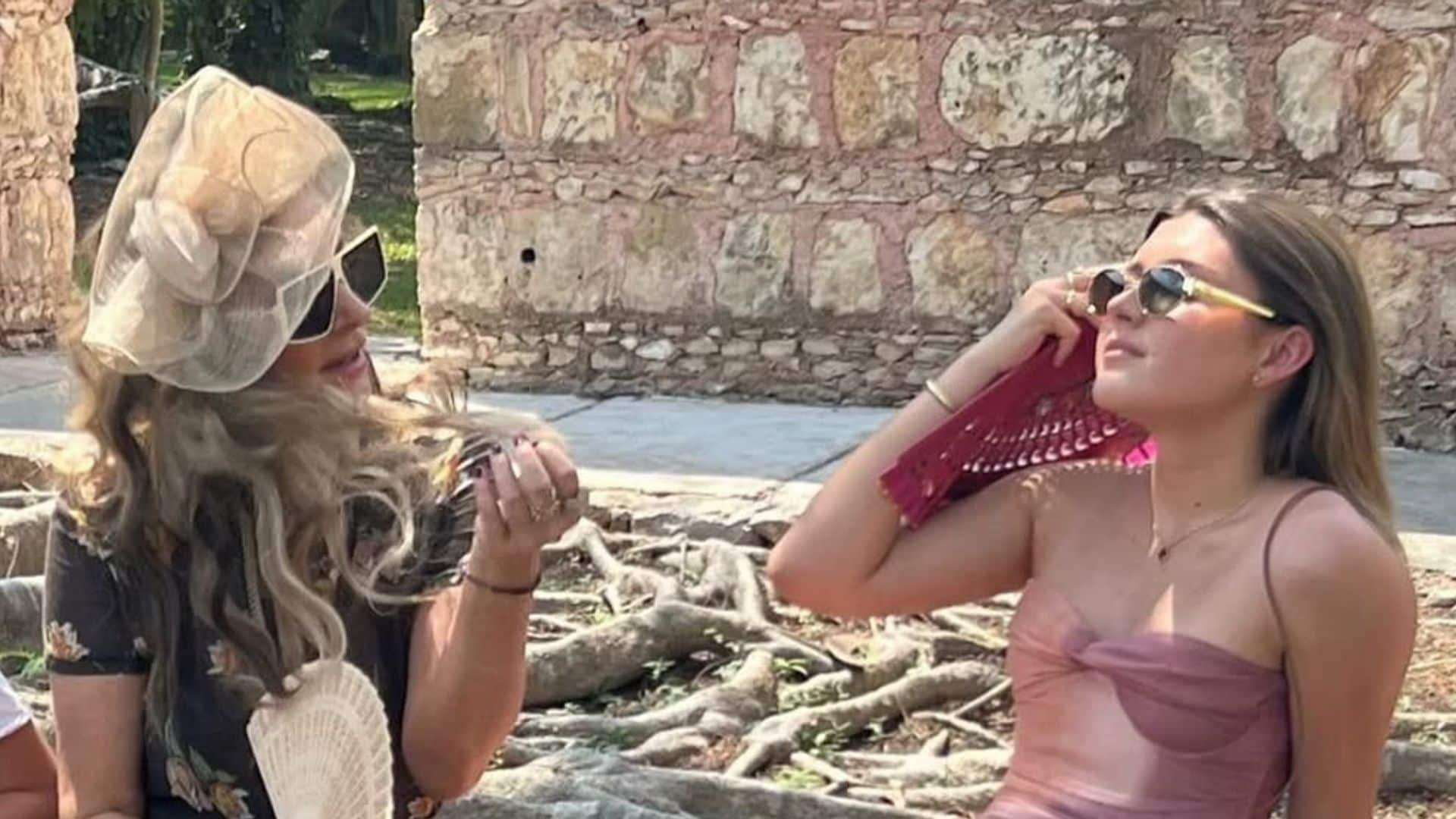 Issabela Camil y su hija Antonia.
