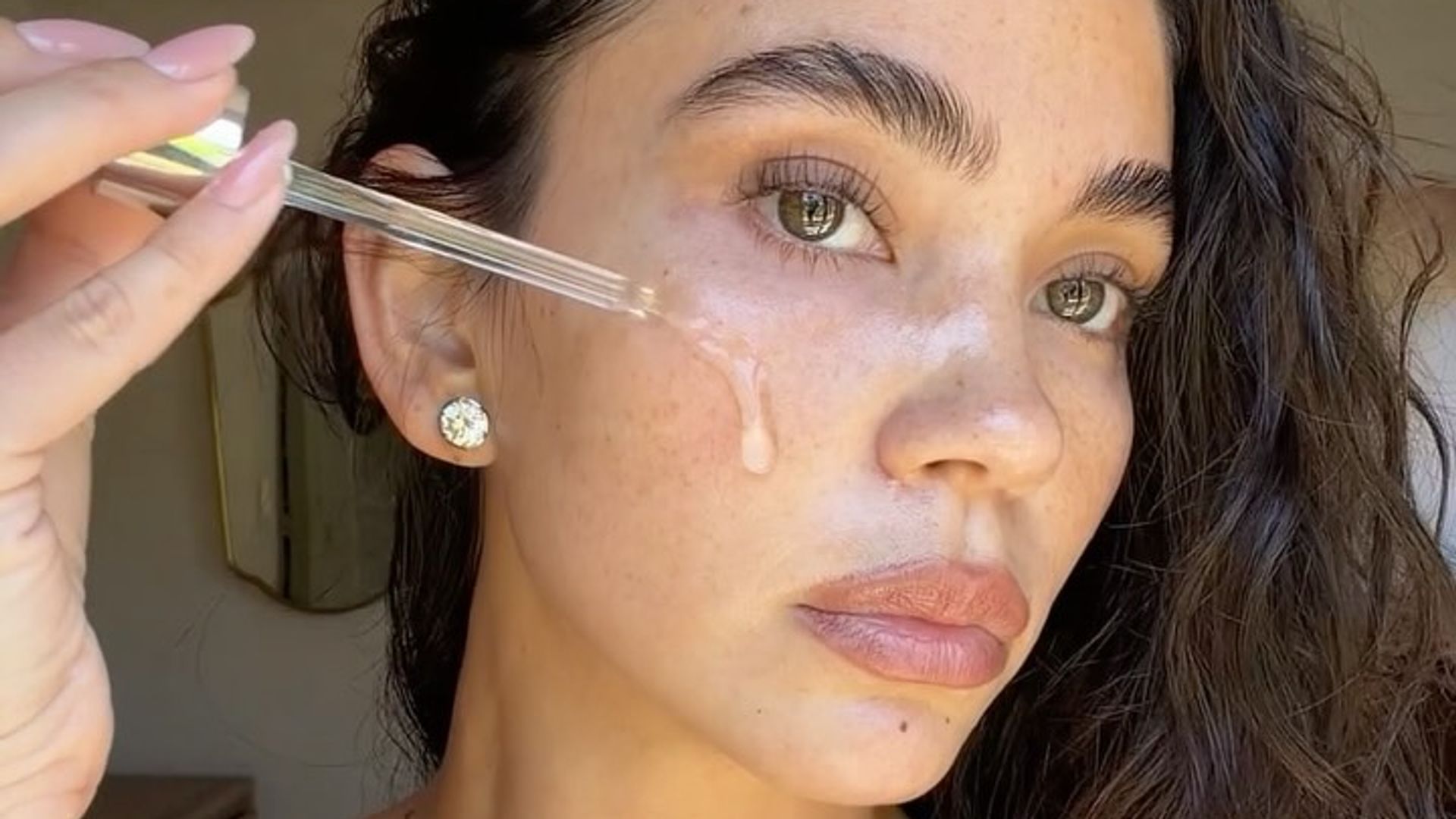 chica con serum