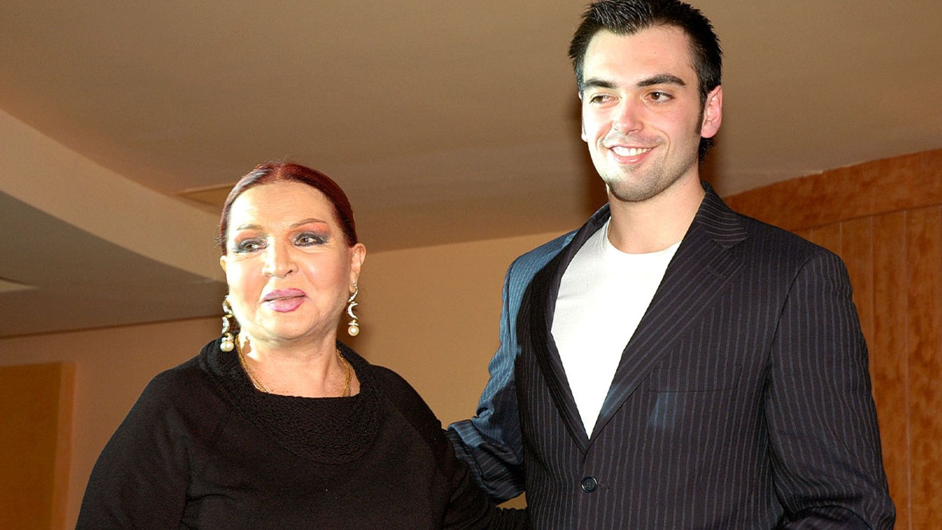 El hijo de Sara Montiel, Zeus, revela cómo es la relación con su hermana Thais y cómo se encuentra ella