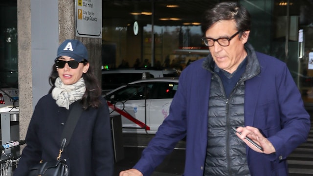 Manolo Falcó y Amparo Corsini en el aeropuerto