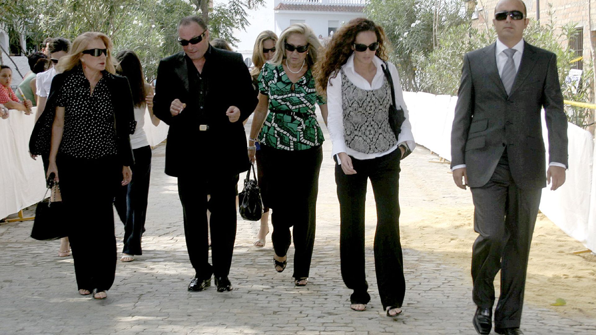 El nuevo enfrentamiento de Rocío Carrasco y la familia Mohedano… ¡por unos azucarillos con la imagen de Rocío Jurado!