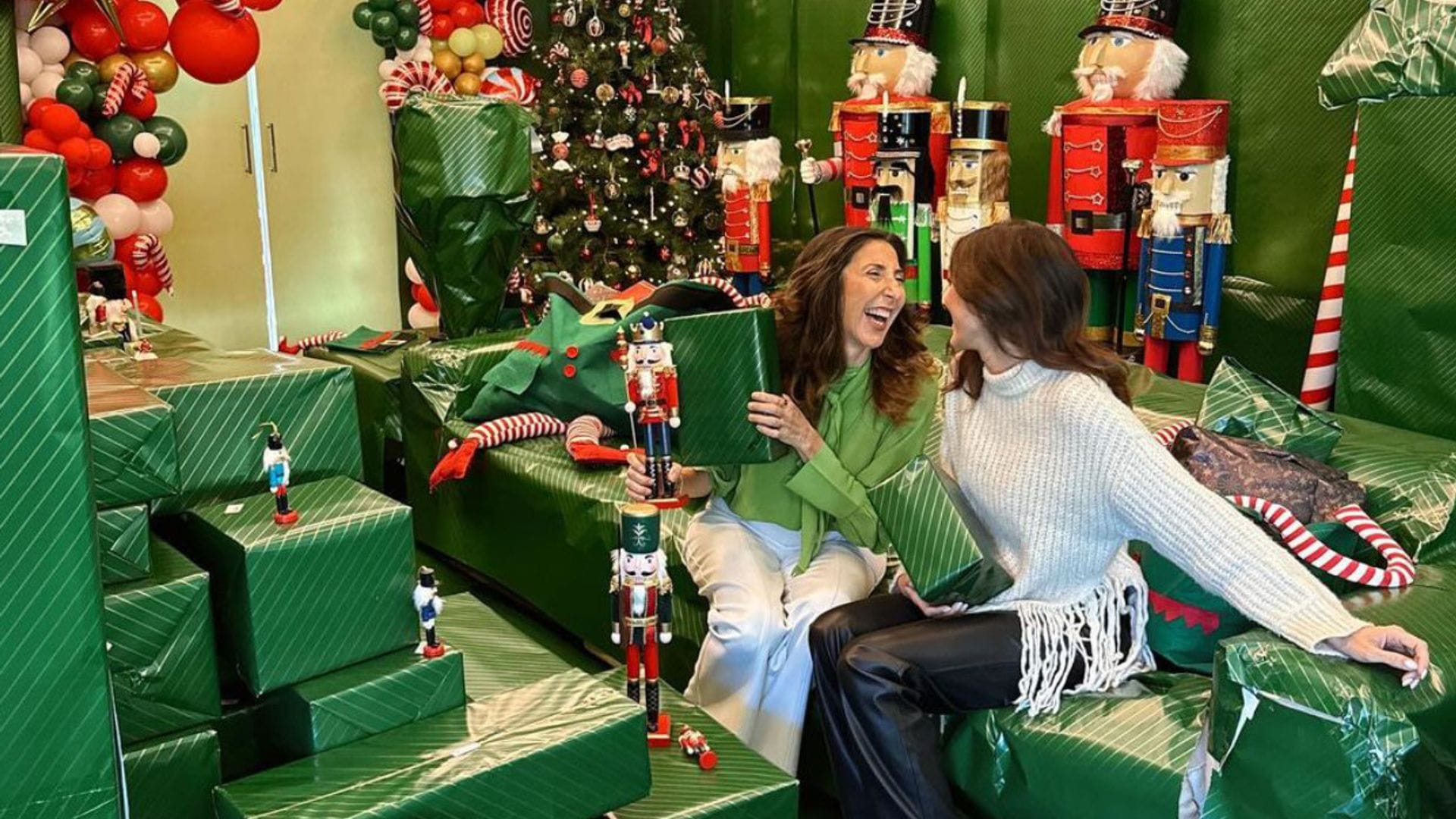 La increíble sorpresa de Paz Padilla a su hija Anna Ferrer: ¡envuelve el salón entero con papel de regalo!