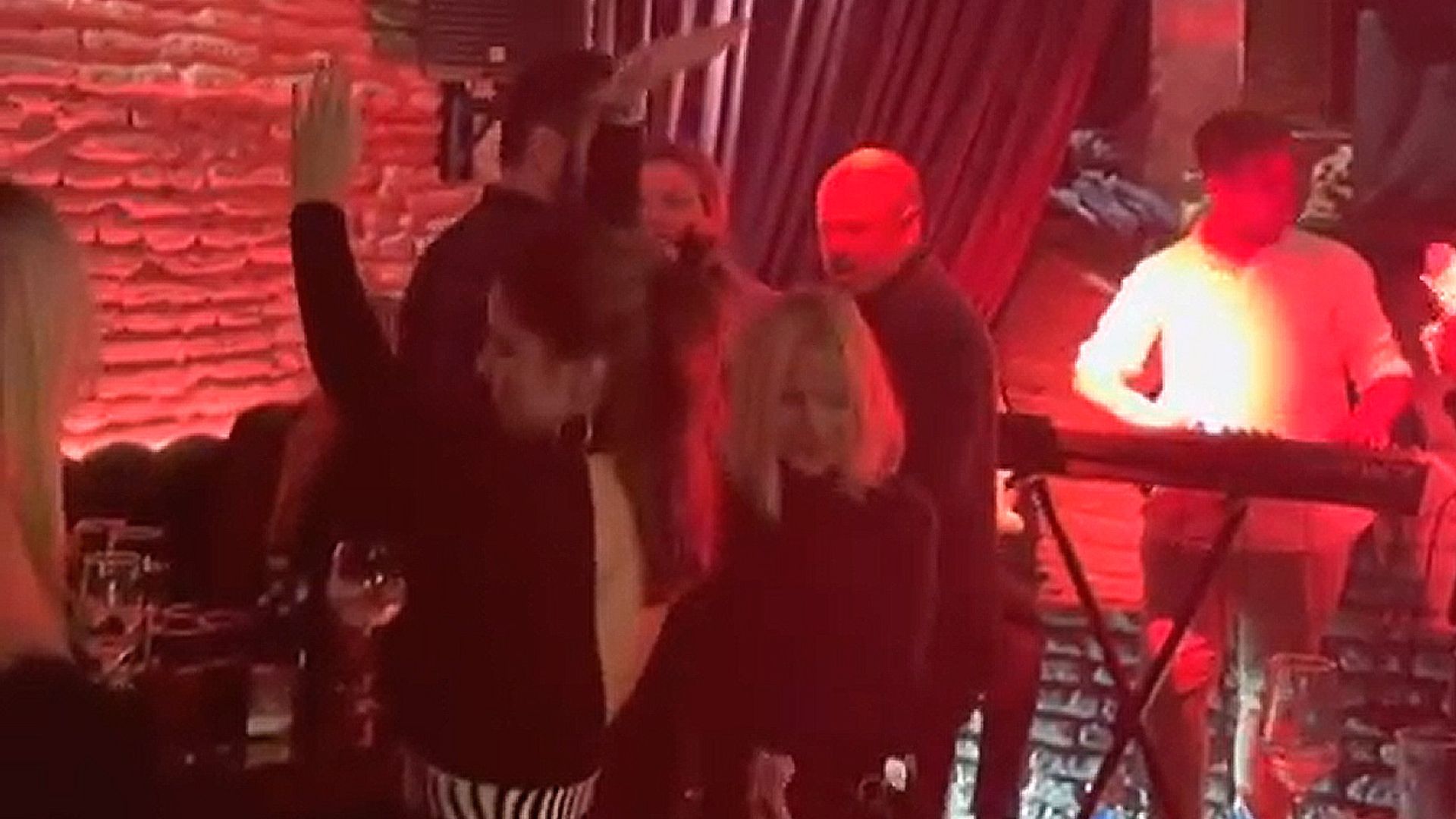Sevillanas con su hija, el arte de Belén Esteban... Eugenia M. de Irujo muestra todos los detalles de su gran fiesta en Sevilla